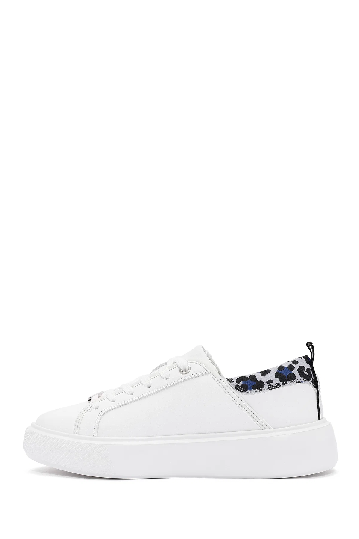 ACBC x Derimod Kadın Beyaz Bağcıklı Leopar Detaylı Sneaker - Image 2
