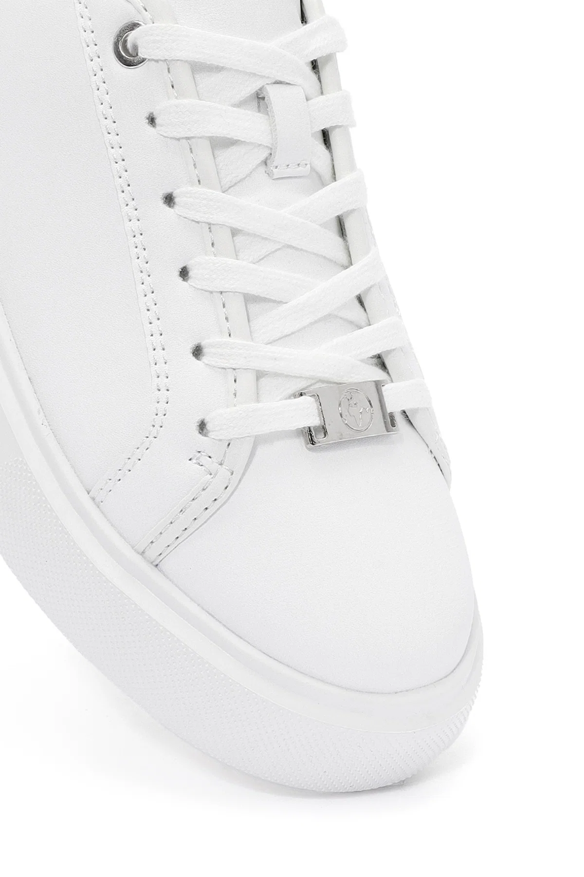 ACBC x Derimod Kadın Beyaz Bağcıklı Leopar Detaylı Sneaker - Image 8
