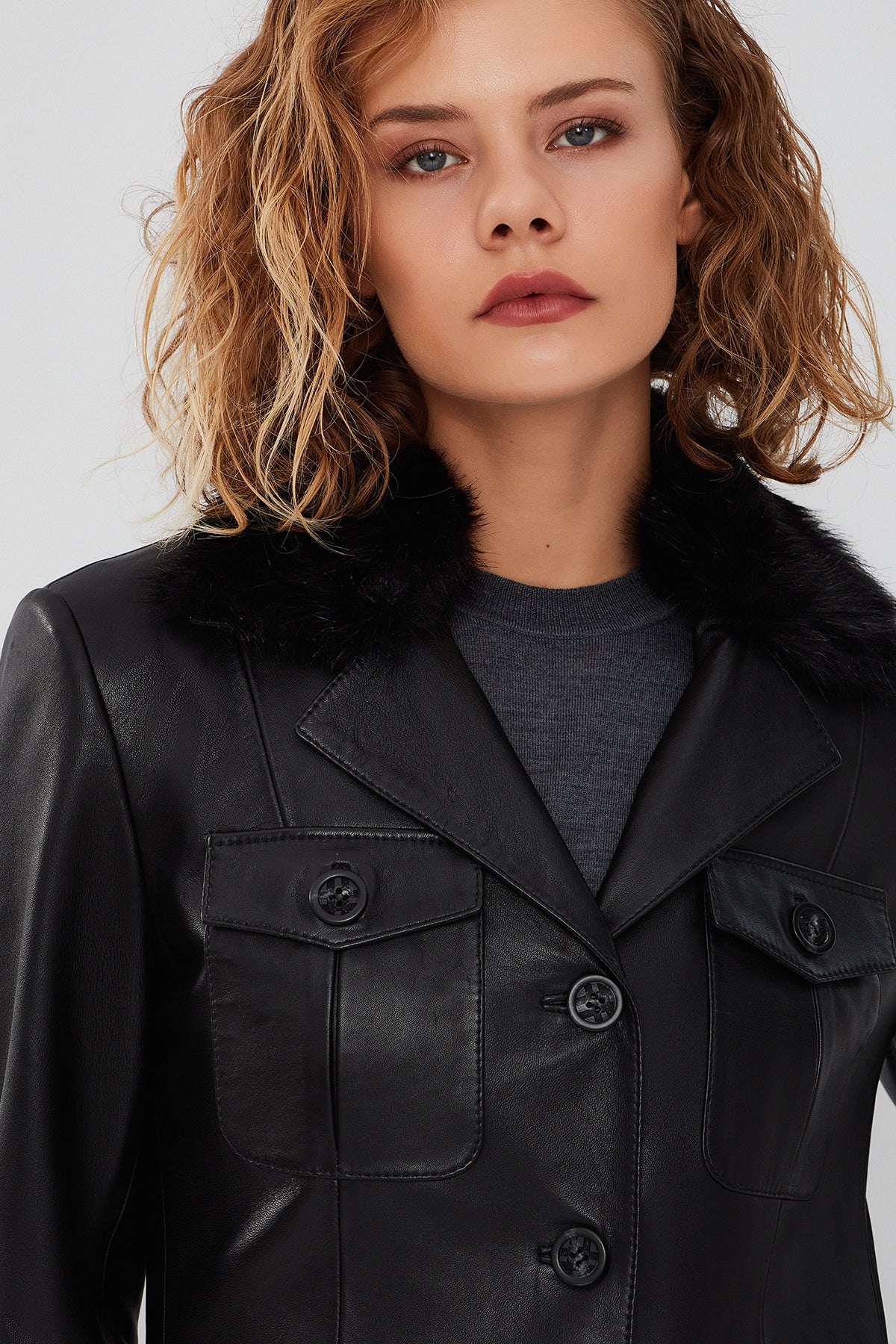 Anais Kadın Siyah Yakası Kürklü Blazer Deri Ceket - Image 5