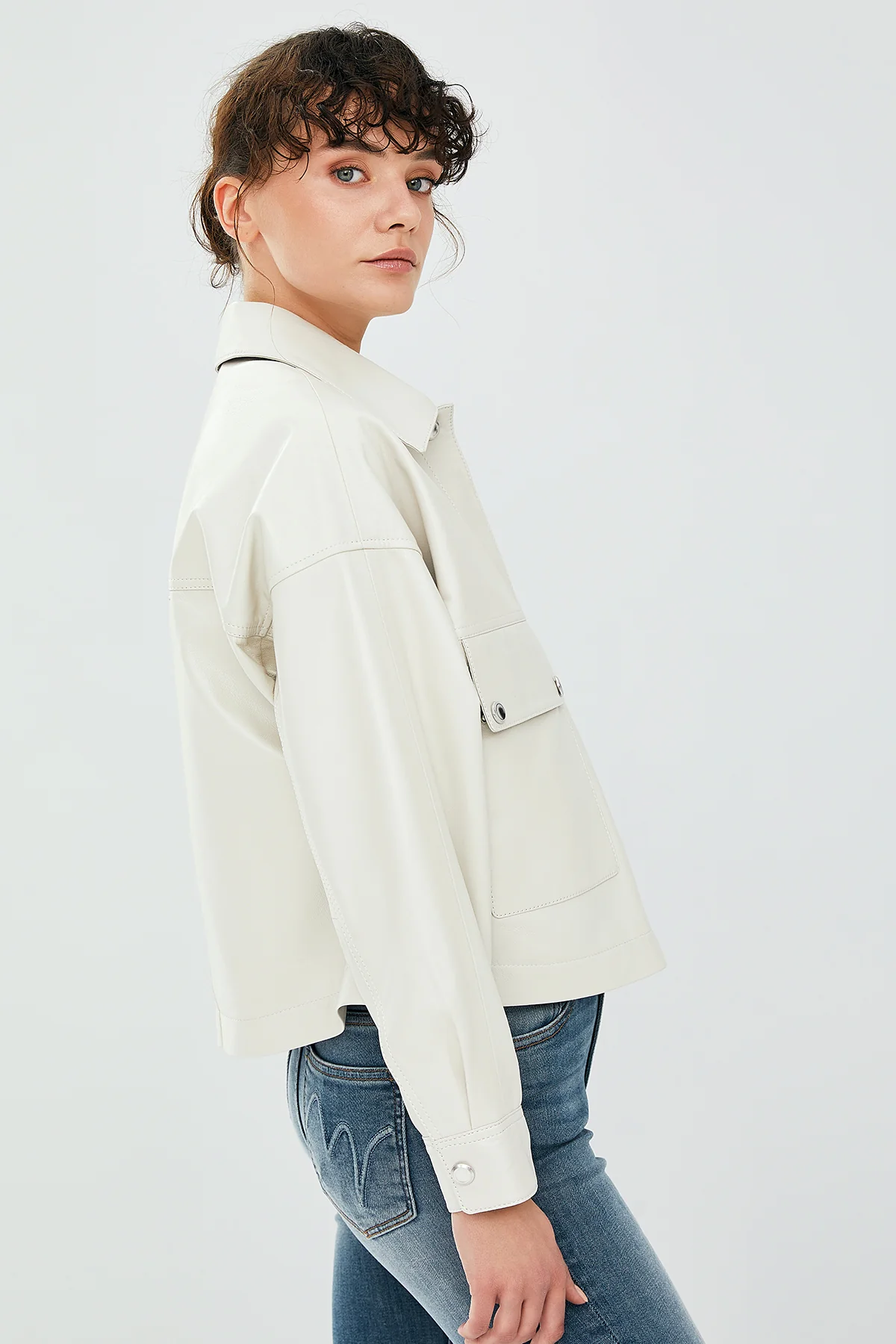 Dora Kadın Ekru Oversize Kısa Deri Ceket - Image 3