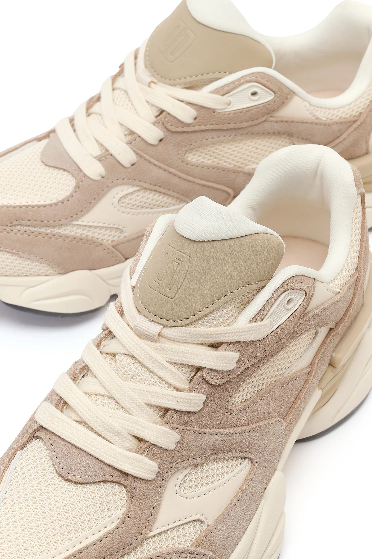 Erkek Bej Bağcıklı Kalın Tabanlı Deri Sneaker - Image 10