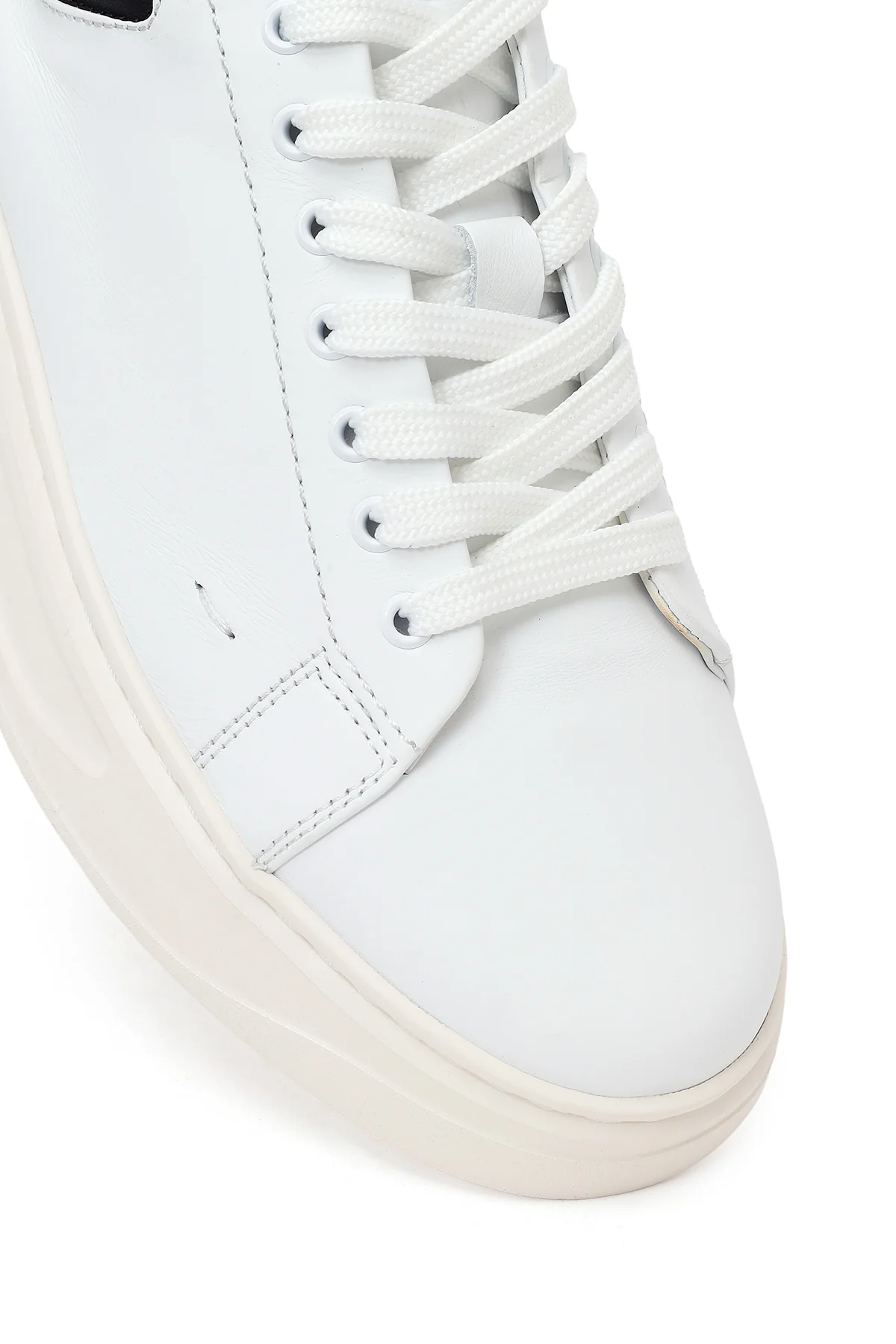 Erkek Beyaz Bağcıklı Kalın Deri Sneaker - Image 9