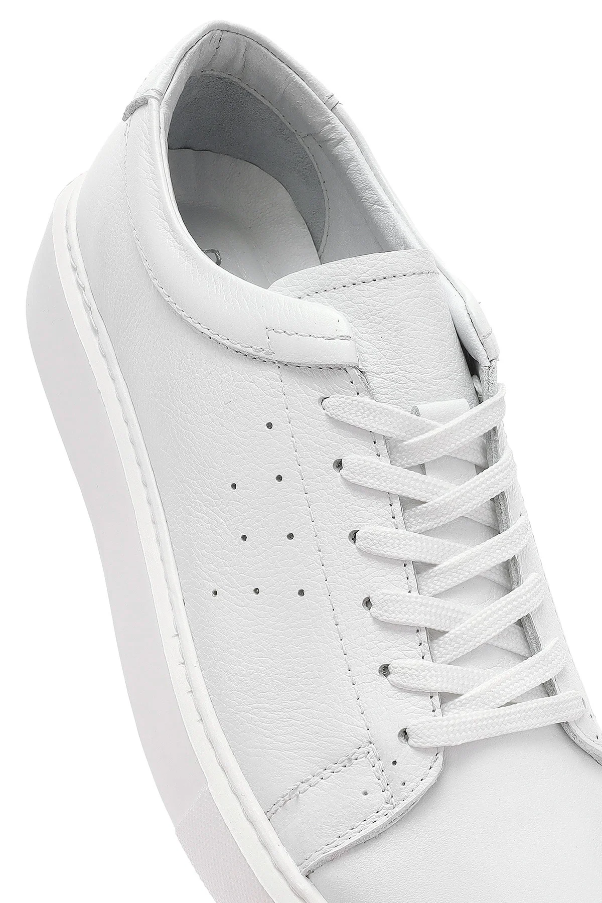 Erkek Beyaz Bağcıklı Kalın Tabanlı Deri Sneaker - Image 9