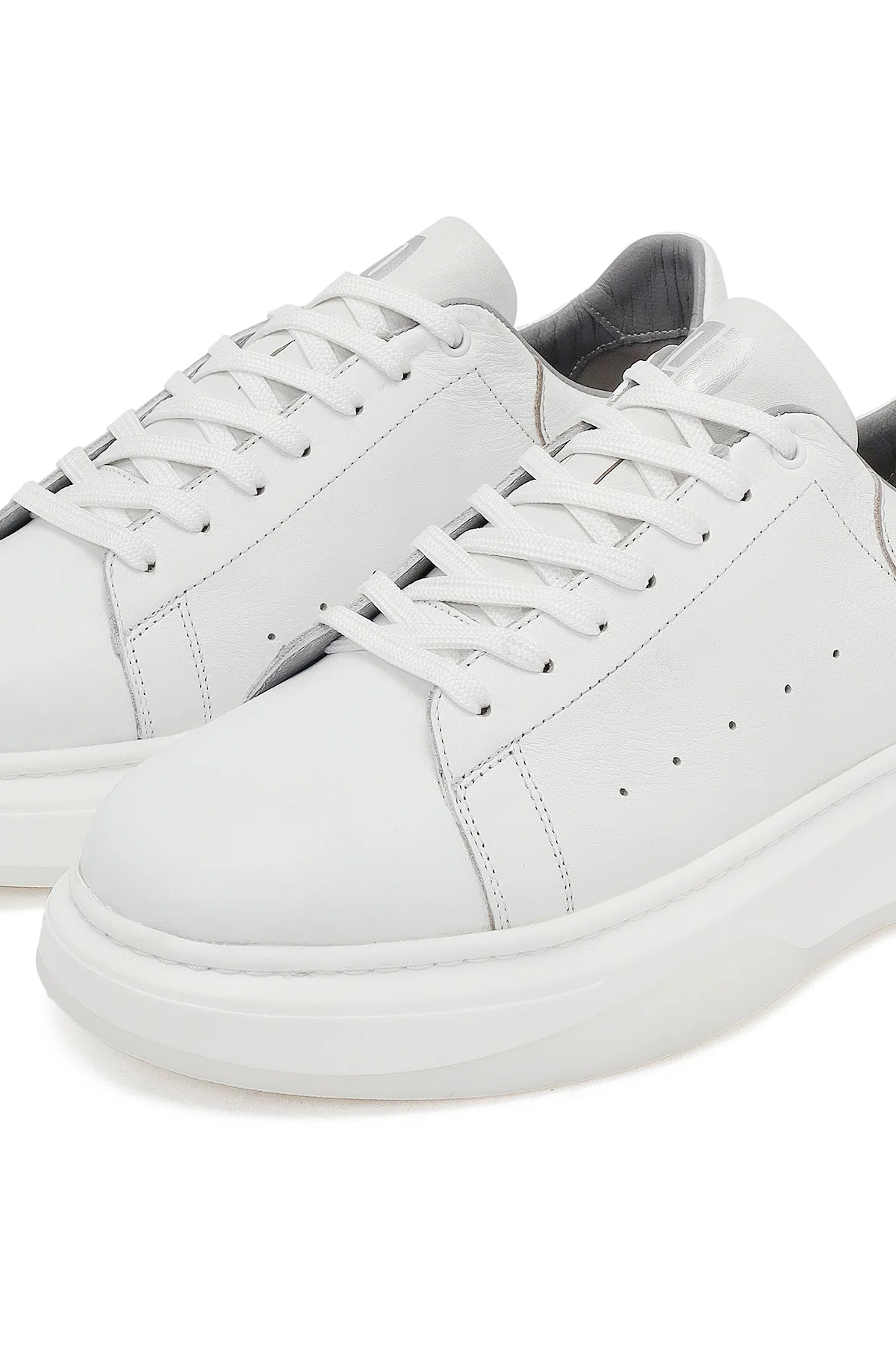 Erkek Beyaz Bağcıklı Kalın Tabanlı Deri Sneaker - Image 9