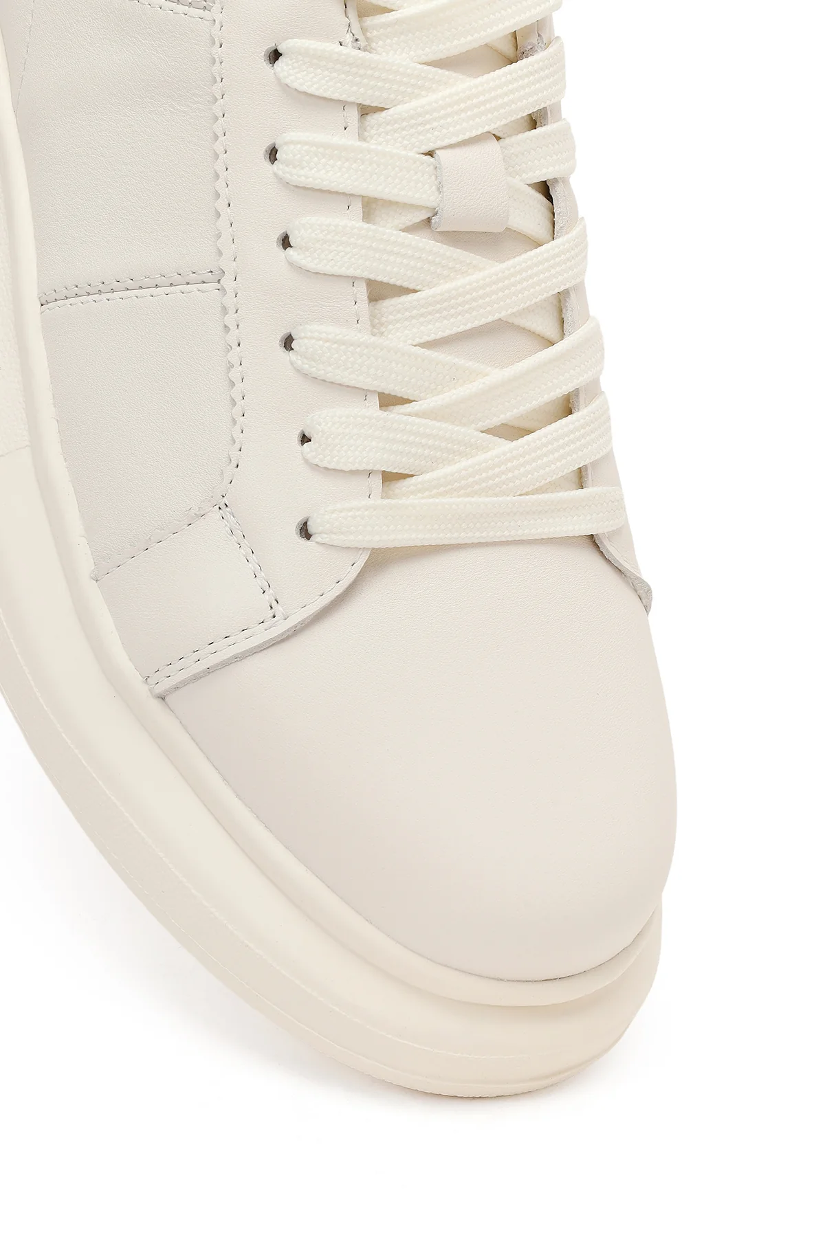 Erkek Beyaz Bağcıklı Kalın Tabanlı Deri Sneaker - Image 10