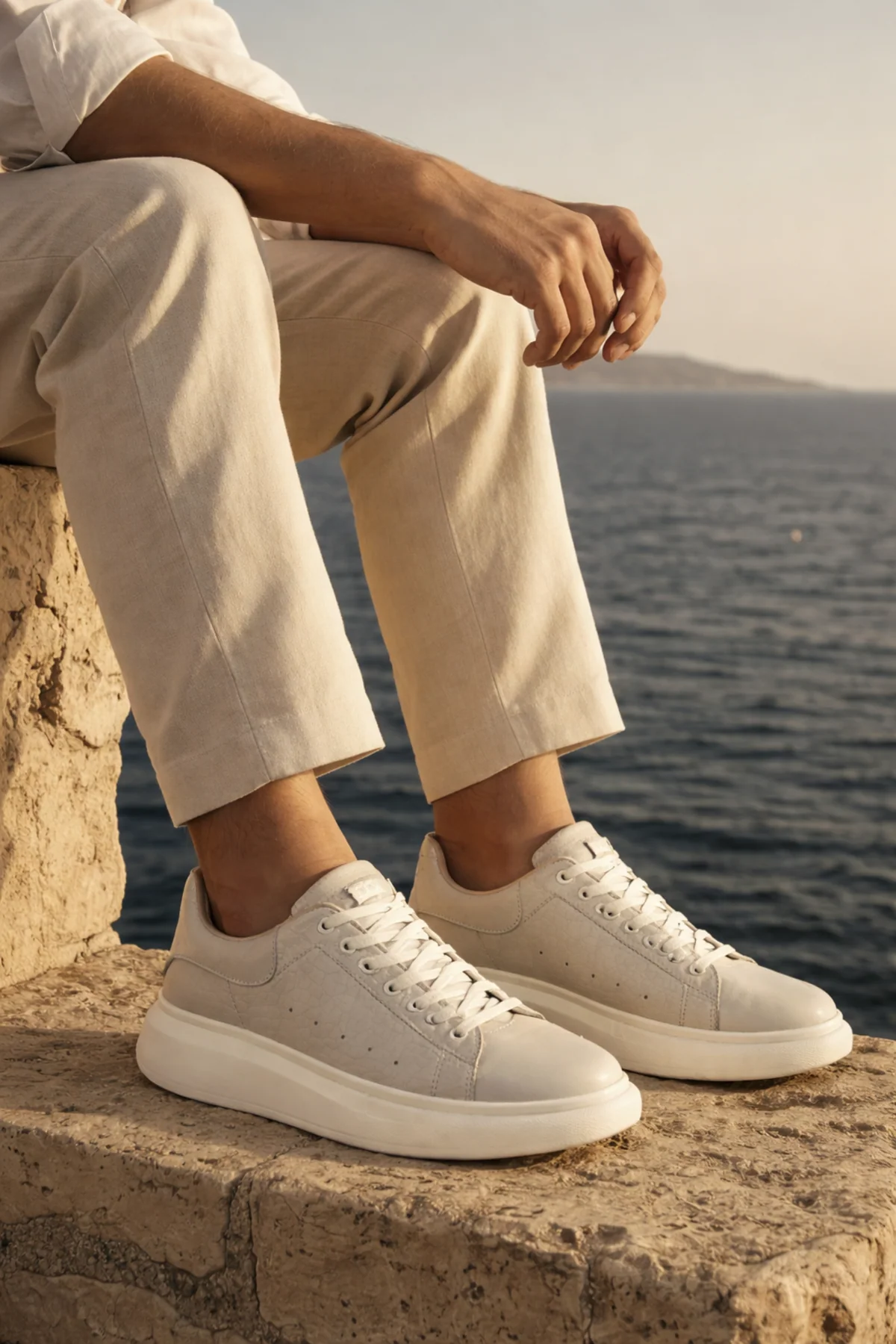Erkek Beyaz Bağcıklı Kalın Tabanlı Desenli Deri Sneaker - Image 2