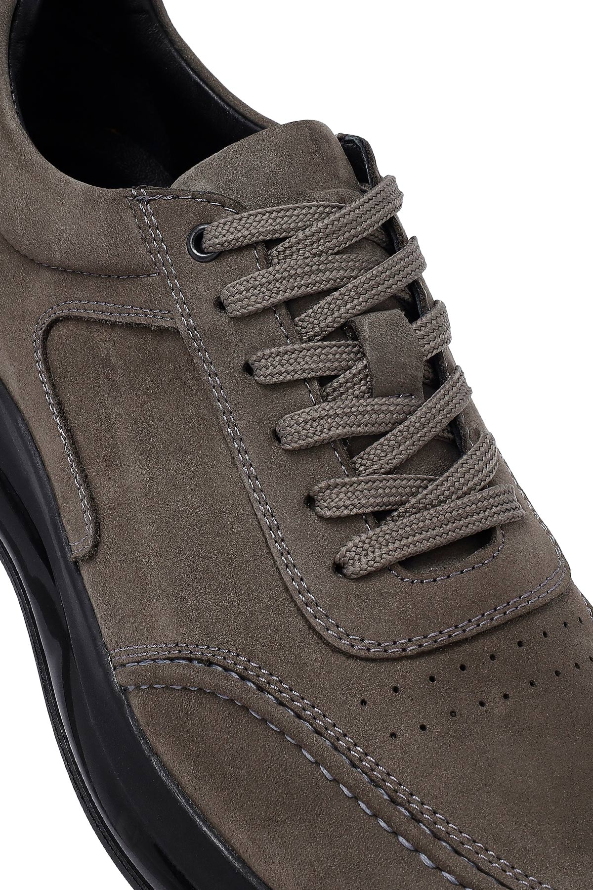 Erkek Gri Bağcıklı Kalın Tabanlı Nubuk Deri Sneaker - Image 9
