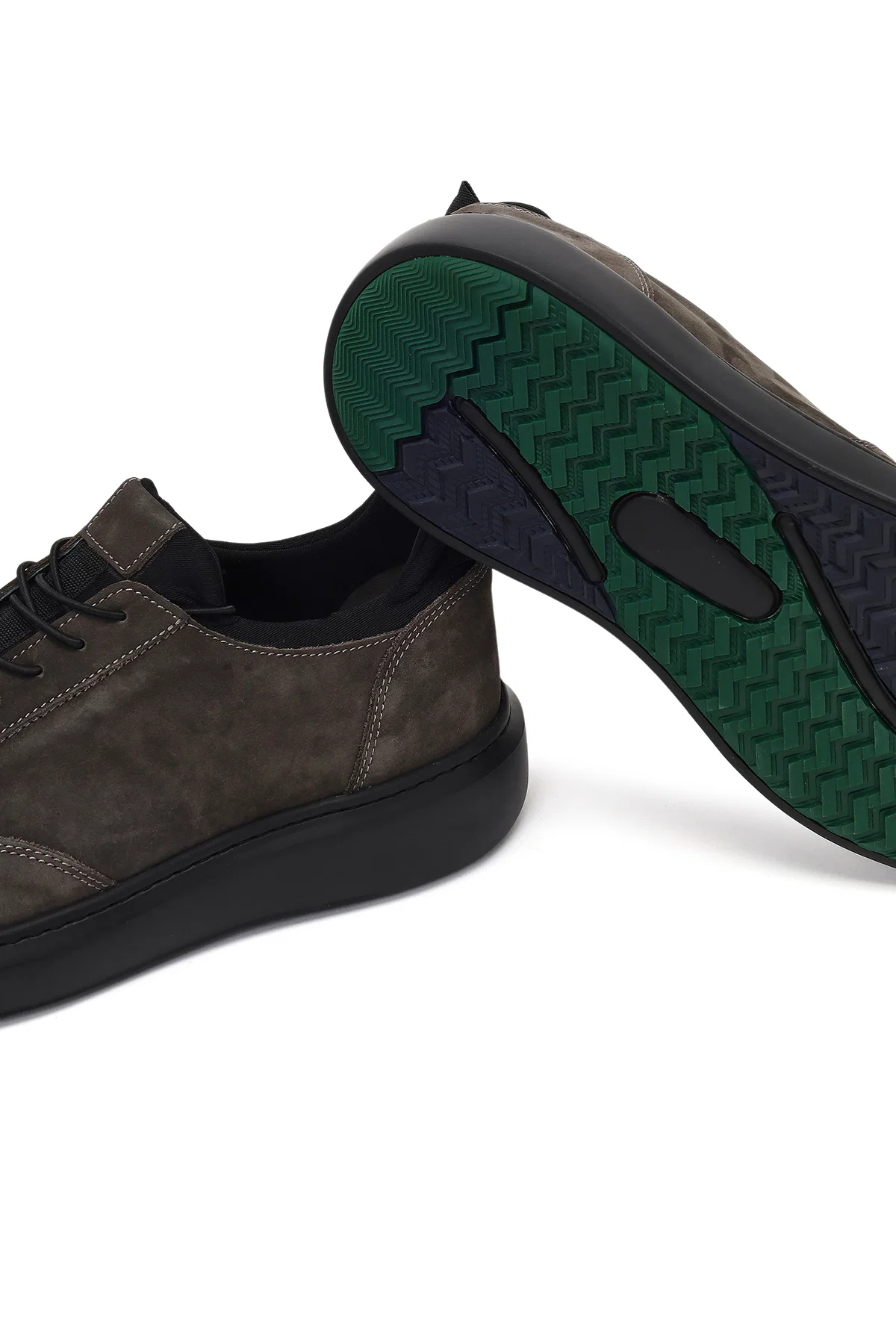 Erkek Gri Bağcıklı Kalın Tabanlı Nubuk Deri Sneaker - Image 10