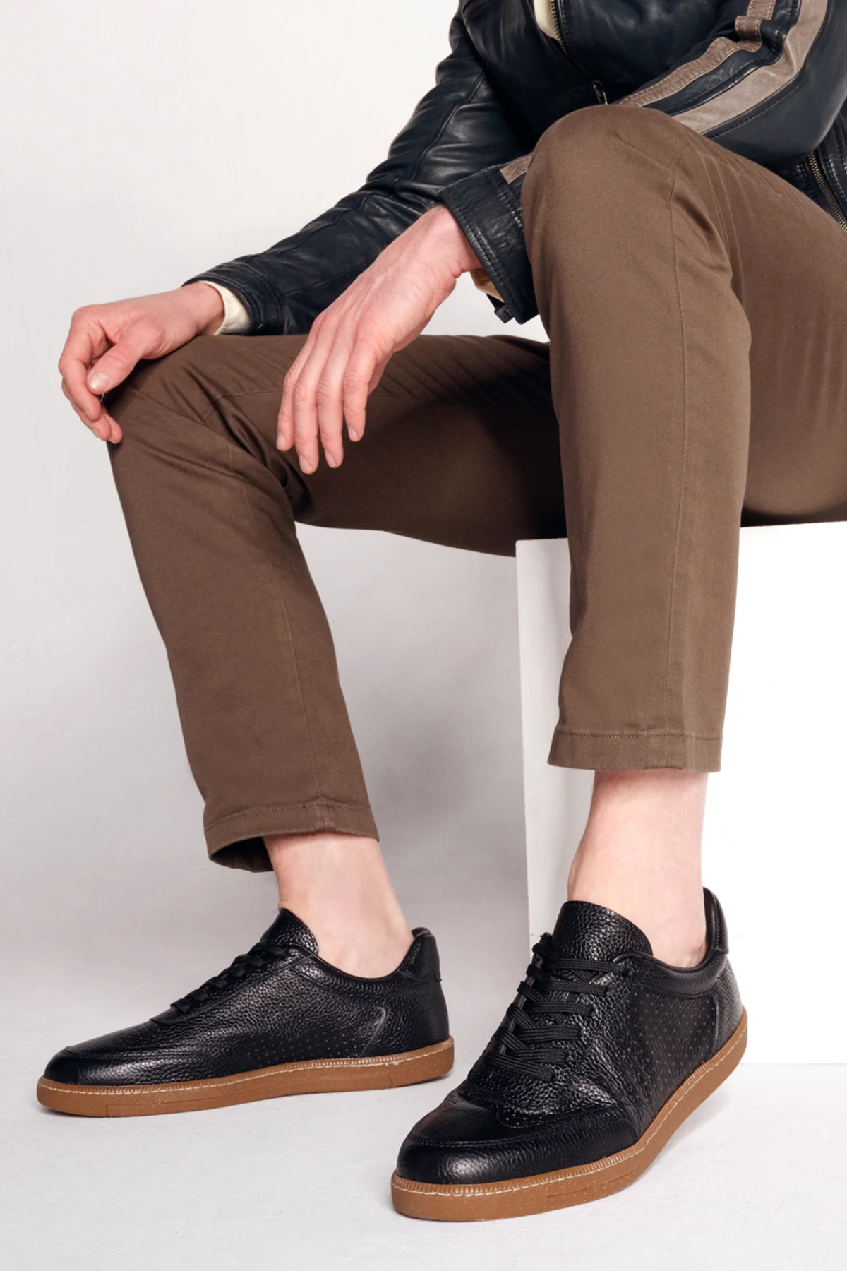 Erkek Siyah Bağcıklı Deri Sneaker - Image 2