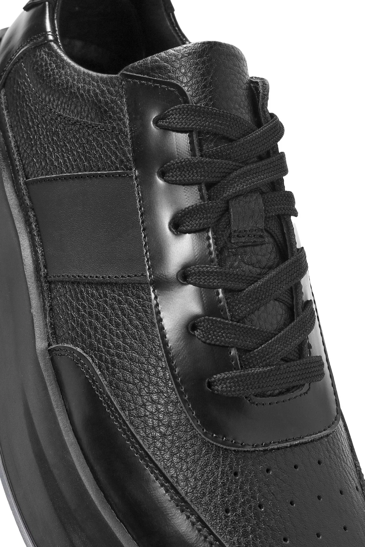 Erkek Siyah Bağcıklı Kalın Tabanlı Deri Sneaker - Image 9