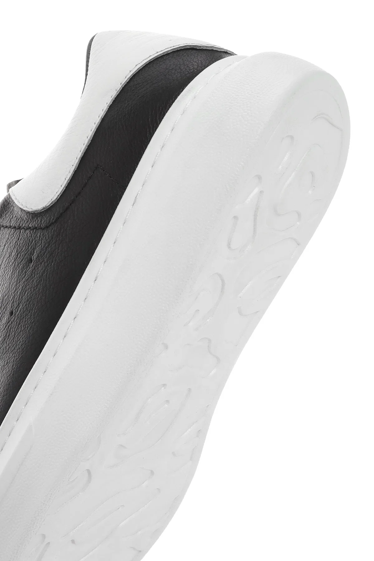Erkek Siyah Bağcıklı Kalın Tabanlı Deri Sneaker - Image 8