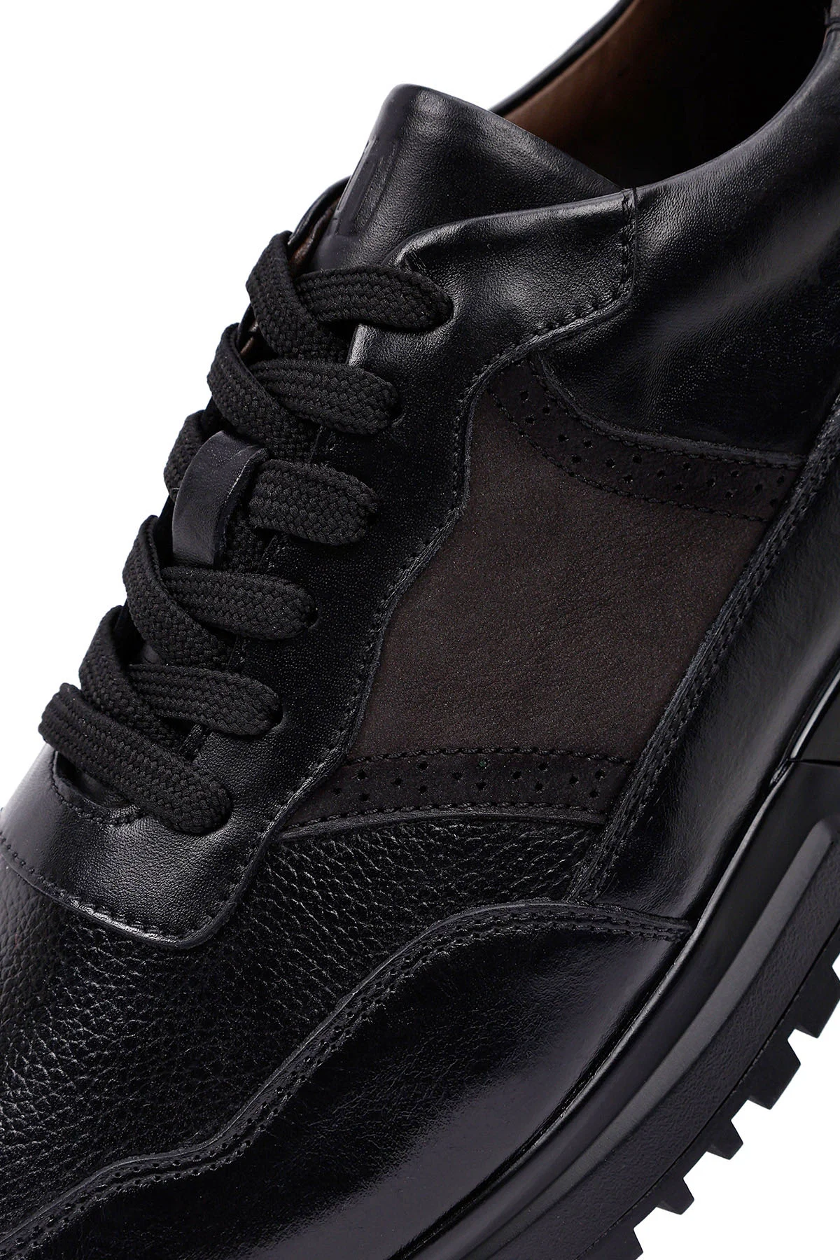 Erkek Siyah Bağcıklı Kalın Tabanlı Deri Casual Sneaker - Image 10