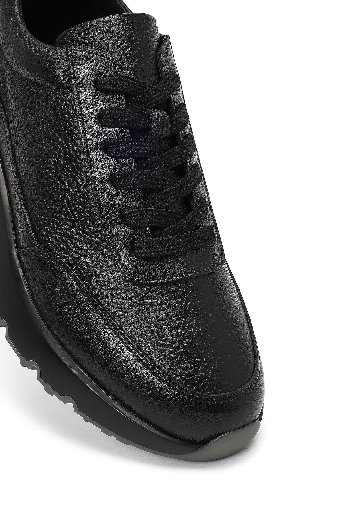 Erkek Siyah Bağcıklı Kalın Tabanlı Deri Sneaker - Image 8