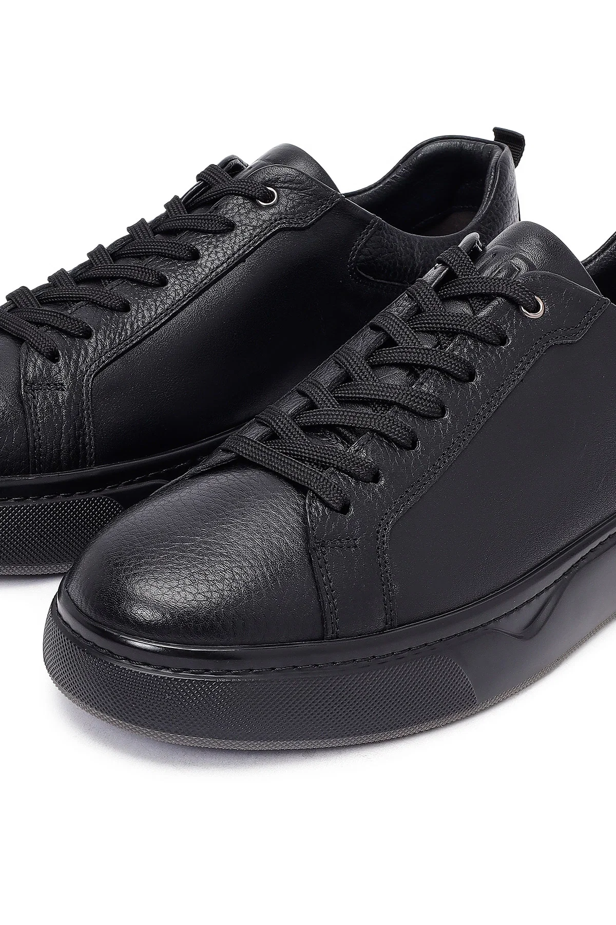 Erkek Siyah Bağcıklı Kalın Tabanlı Deri Sneaker - Image 10