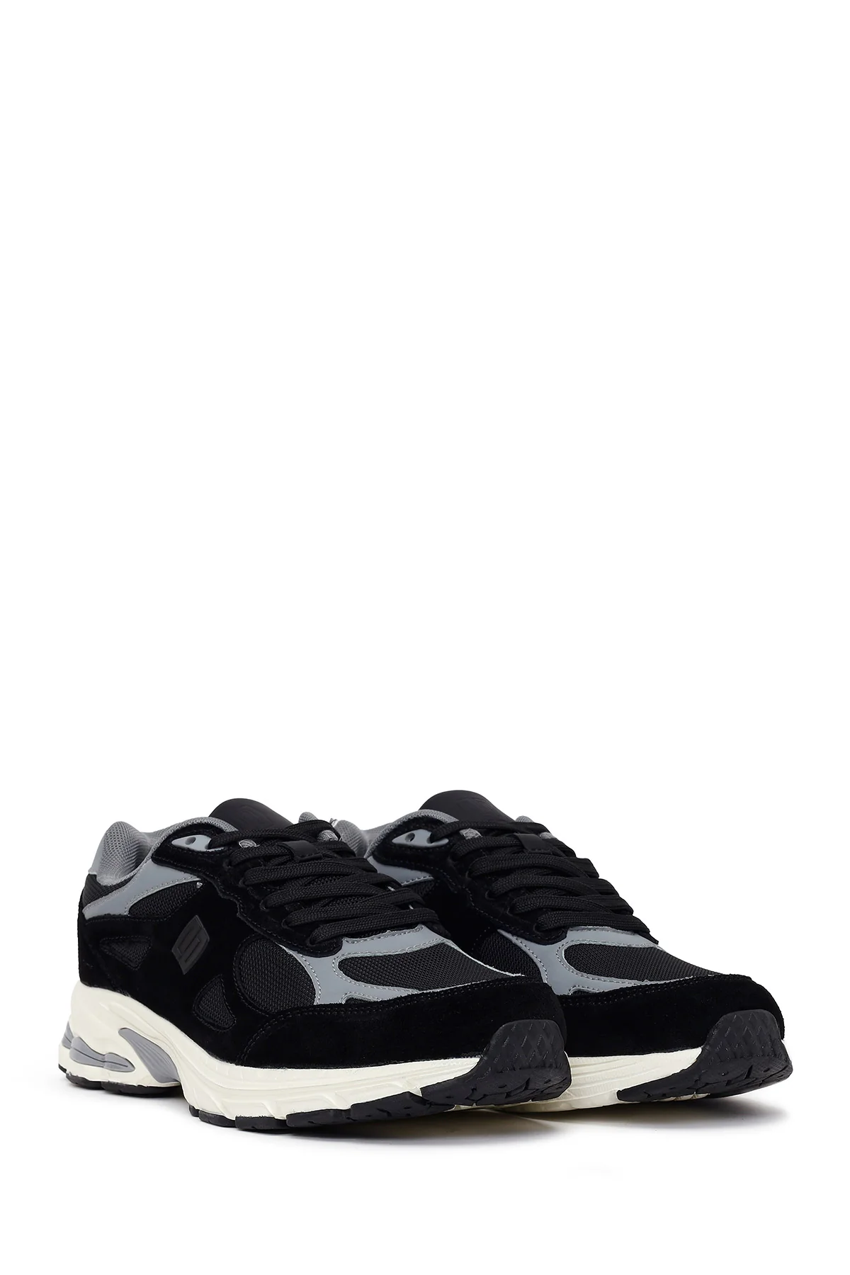 Erkek Siyah Bağcıklı Kalın Tabanlı Süet Deri Sneaker - Image 2