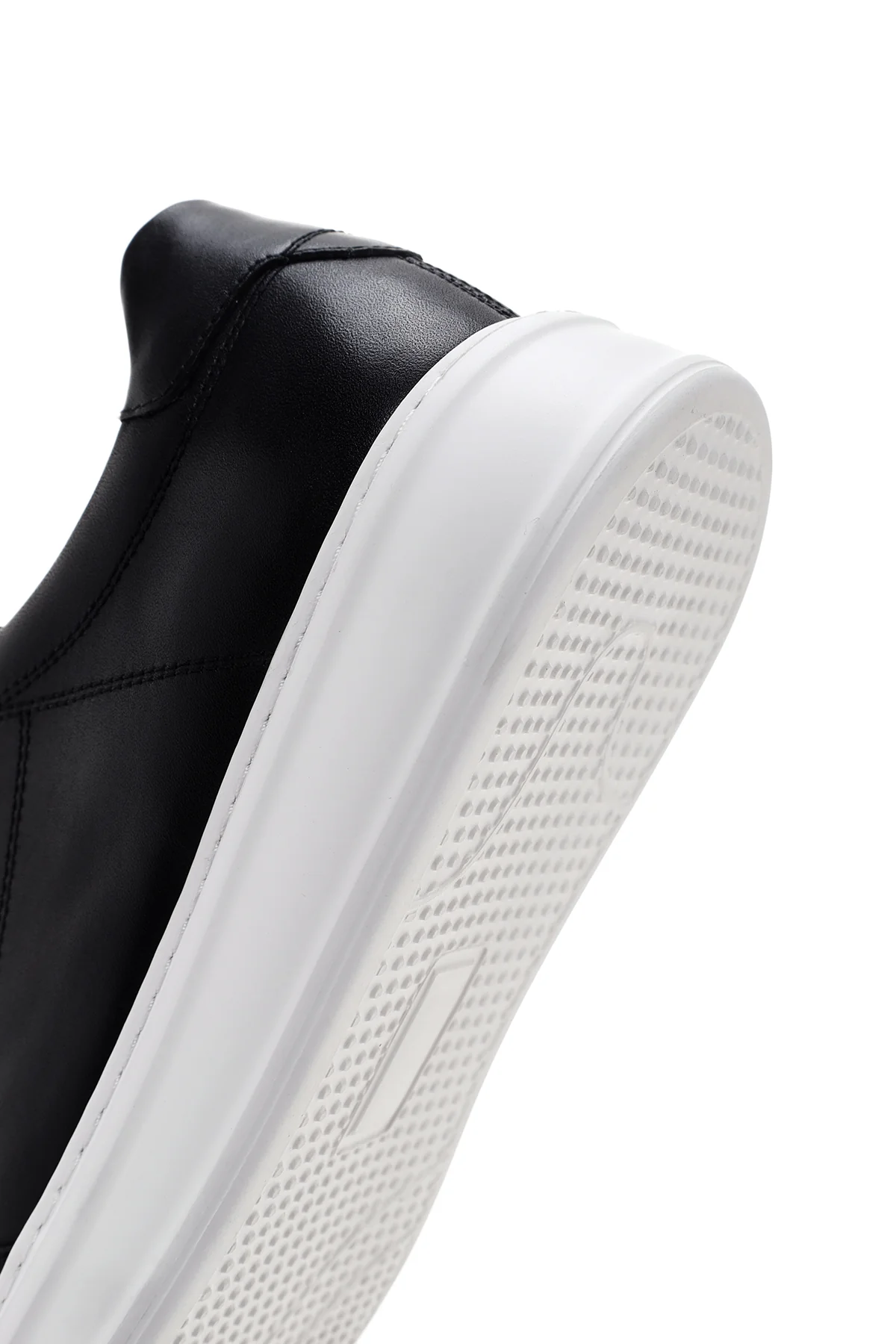 Erkek Siyah Kalın Tabanlı Bağcıklı Deri Sneaker - Image 8