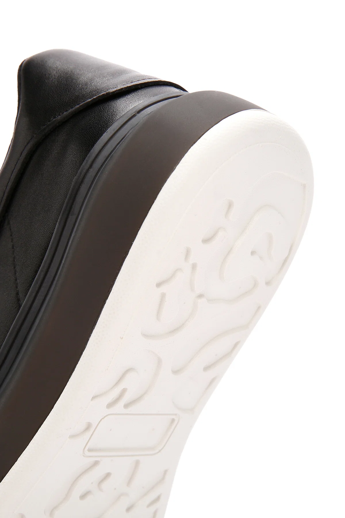 Erkek Siyah Kalın Tabanlı Bağcıklı Deri Sneaker - Image 8