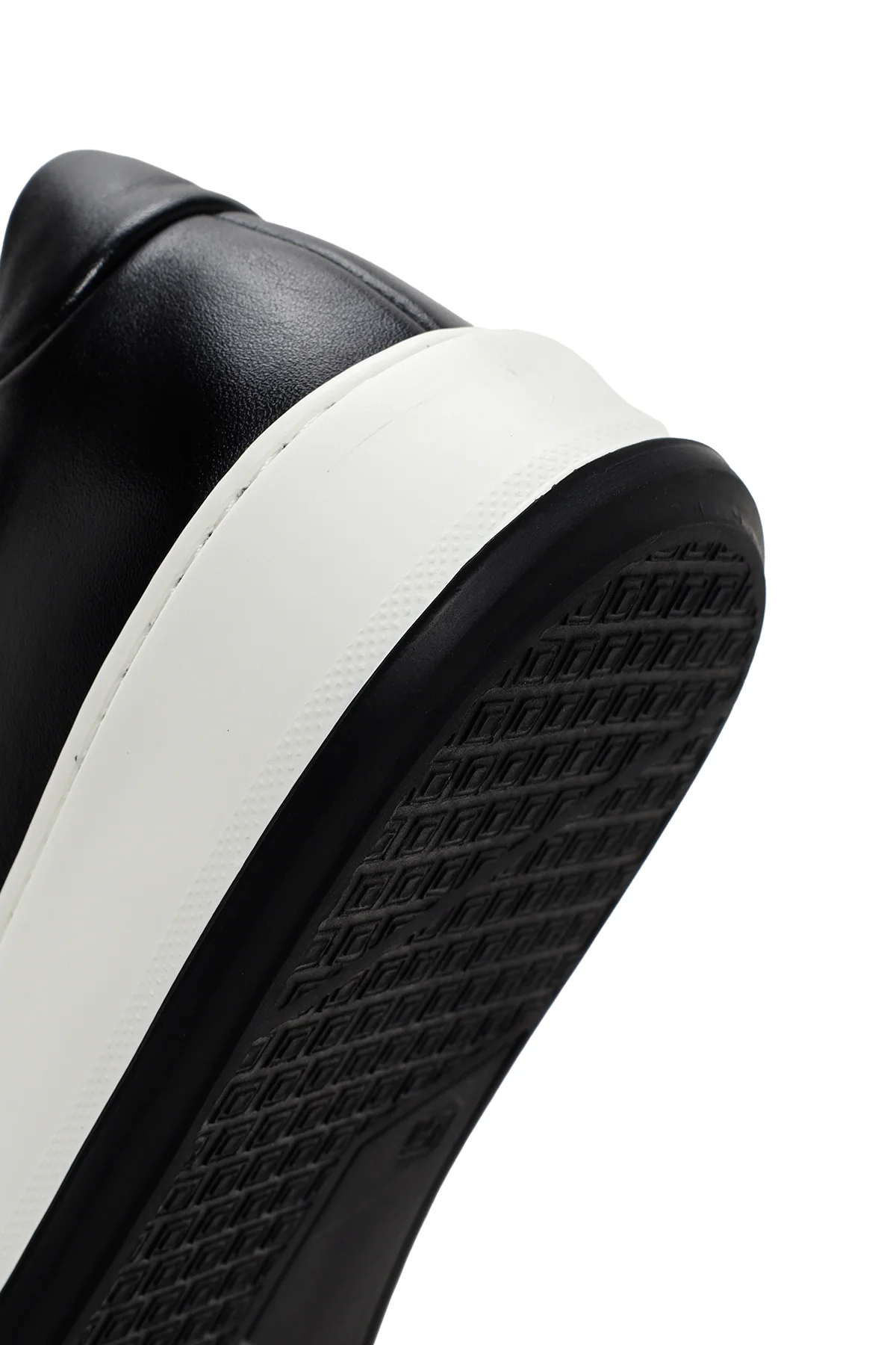 Erkek Siyah Kalın Tabanlı Bağcıklı Süet Deri Sneaker - Image 8