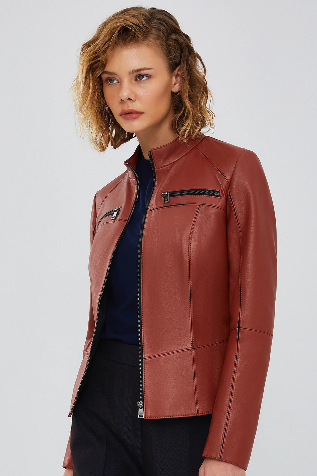 Eva Kadın Kahverengi Slim-Fit Kısa Deri Ceket - Image 4