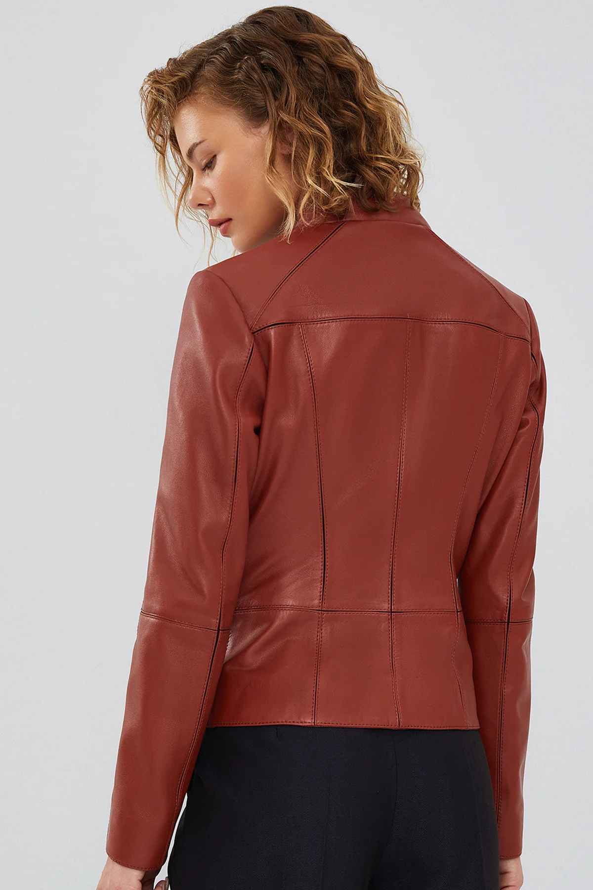 Eva Kadın Kahverengi Slim-Fit Kısa Deri Ceket - Image 5