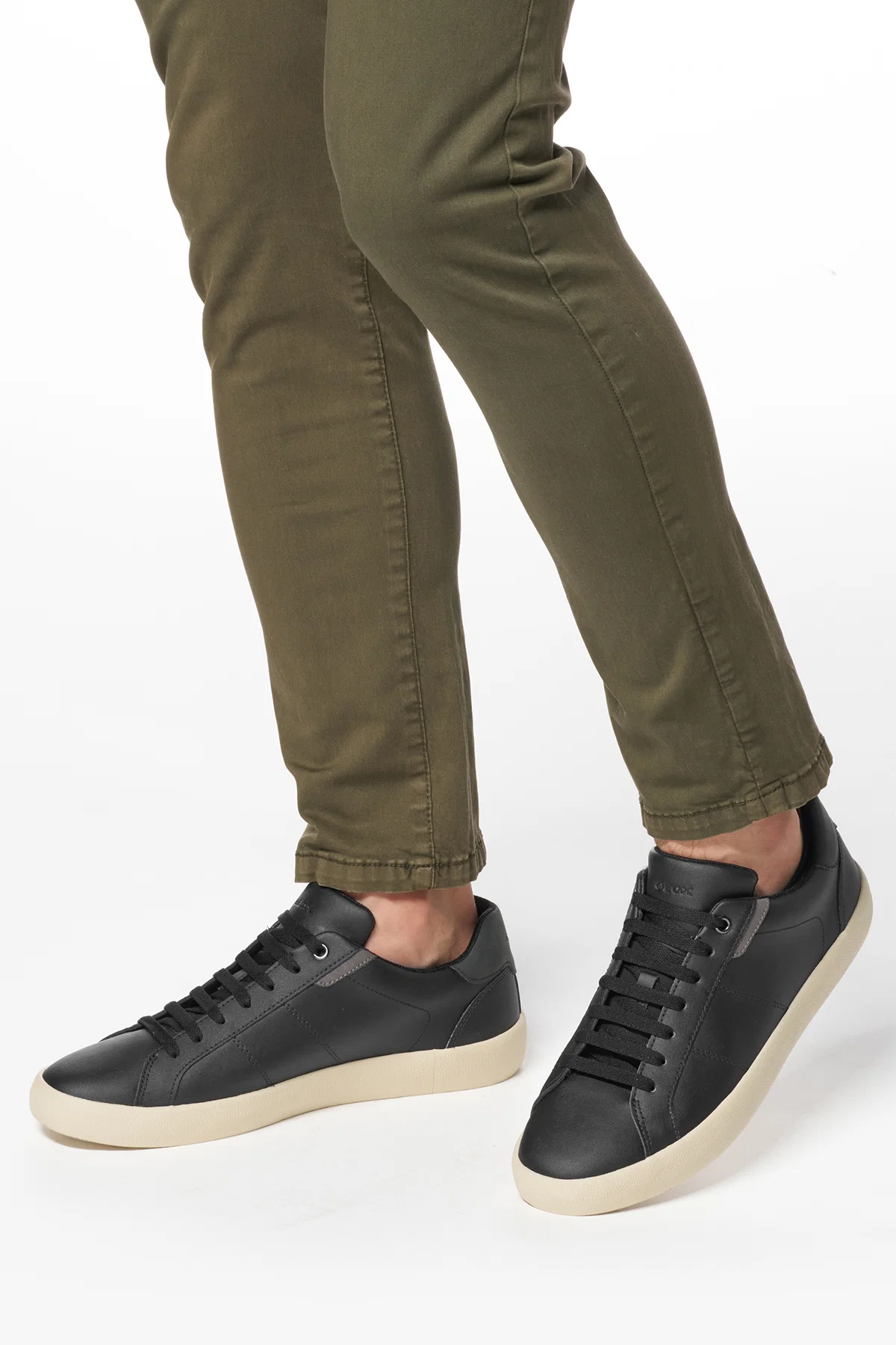Geox Erkek Siyah Affile Bağcıklı Deri Sneaker - Image 4