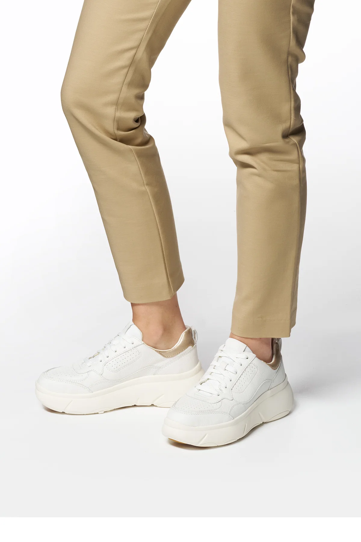 Geox Kadın Beyaz Nebula 2.0 X Kalın Tabanlı Bağcıklı Deri Sneaker - Image 4