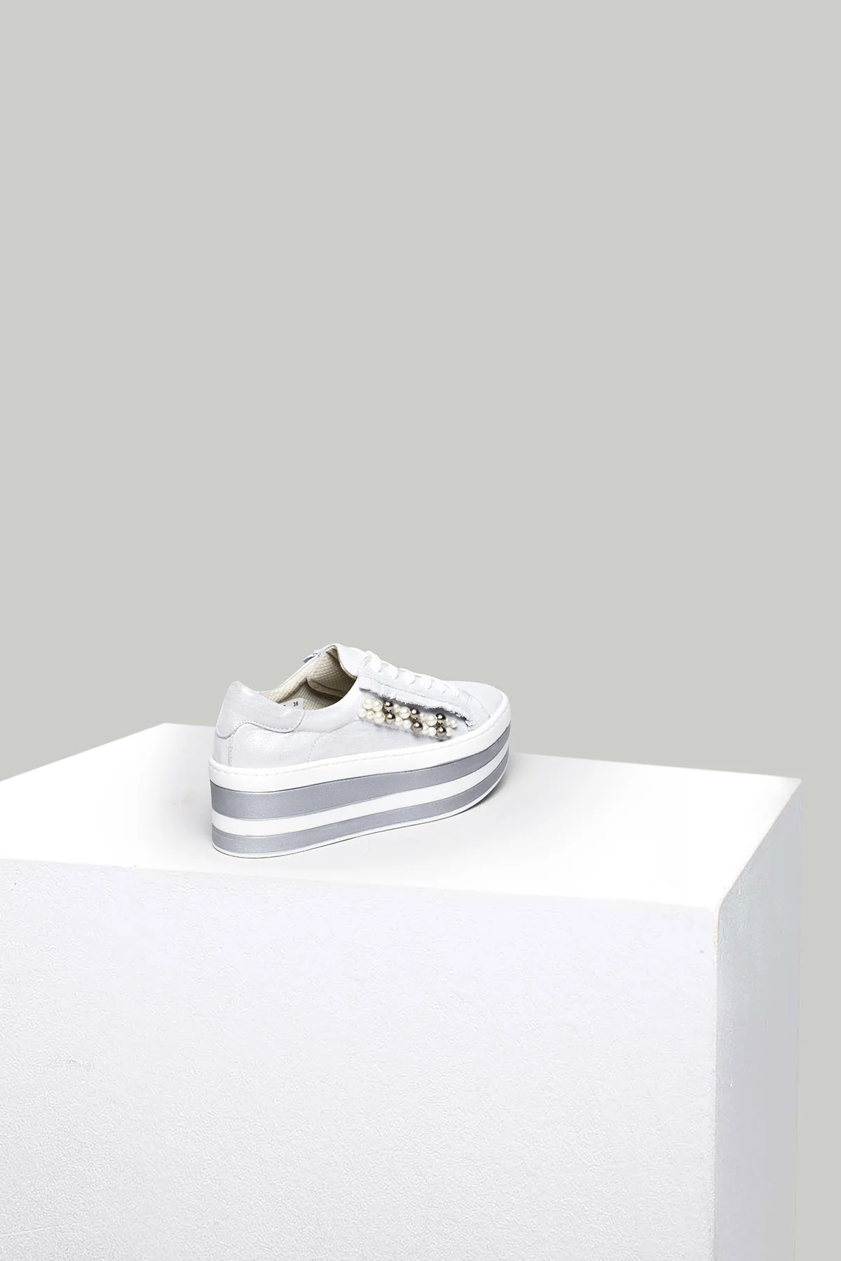 Gümüş Yüksek Tabanlı Kadın Deri Sneaker - Image 3