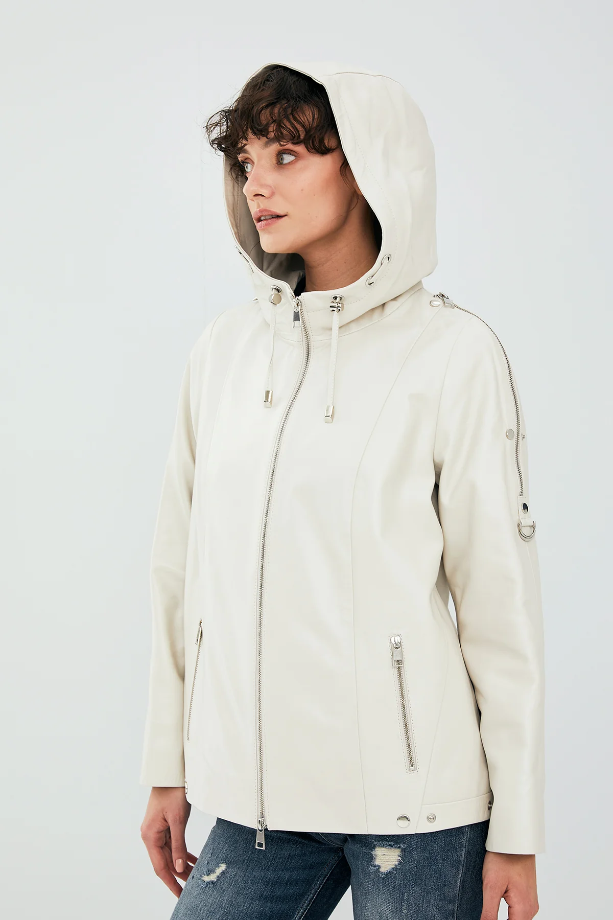 Judith Kadın Krem Kapüşonlu Oversize Deri Ceket - Image 4