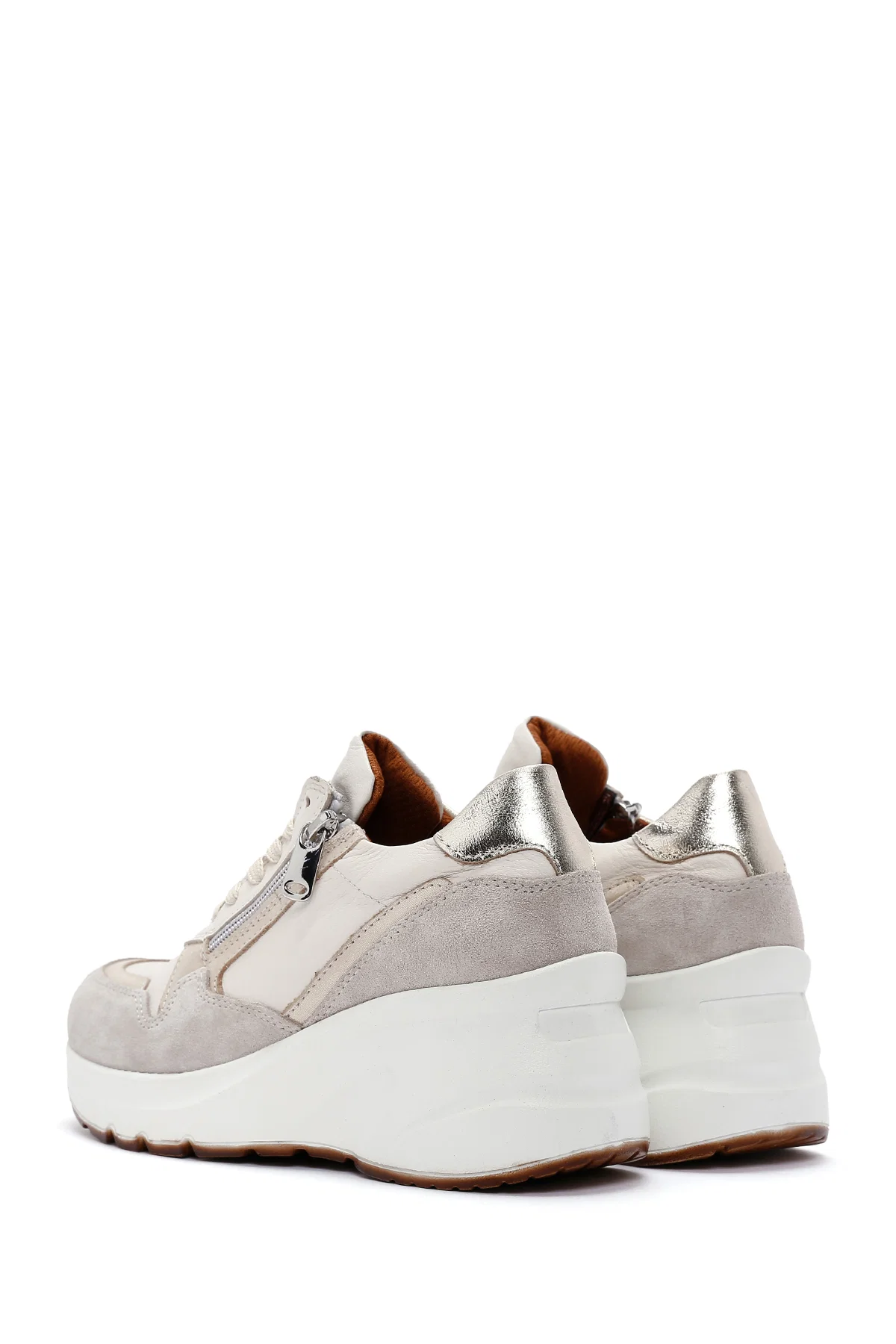 Kadın Bej Bağcıklı Fermuar Detaylı Dolgu Topuklu Deri Sneaker - Image 5