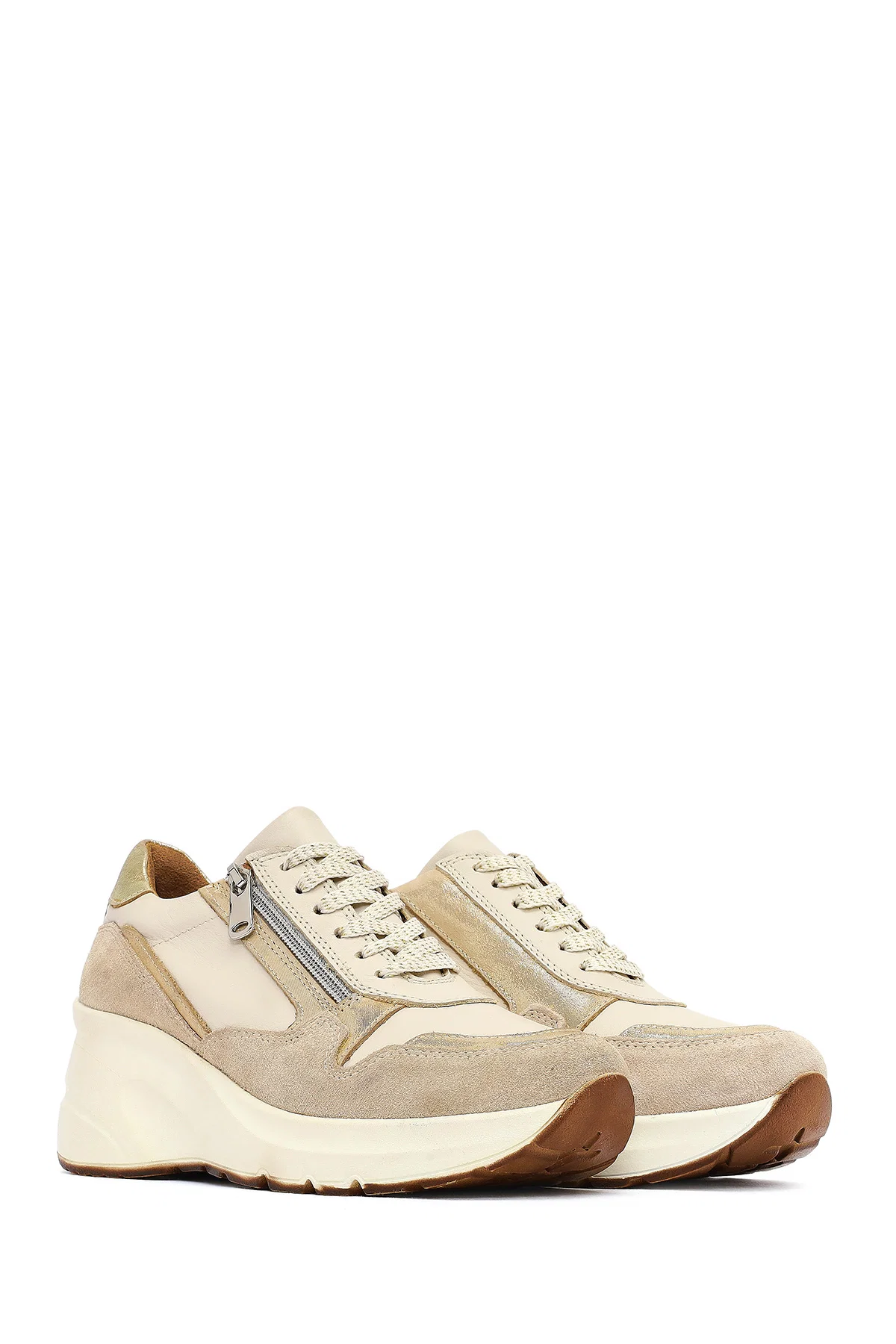 Kadın Bej Bağcıklı Fermuar Detaylı Dolgu Topuklu Deri Sneaker - Image 3
