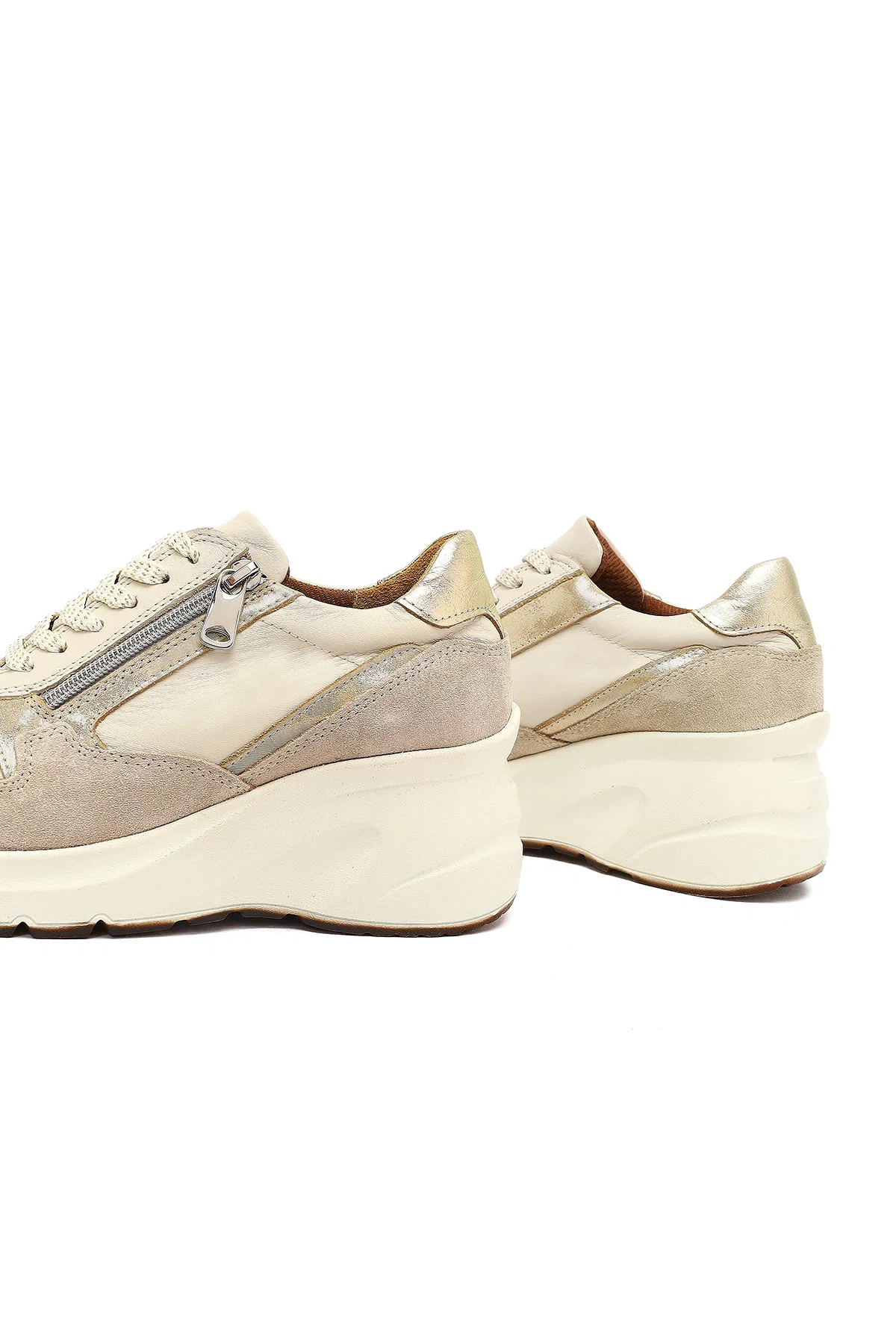 Kadın Bej Bağcıklı Fermuar Detaylı Dolgu Topuklu Deri Sneaker - Image 9