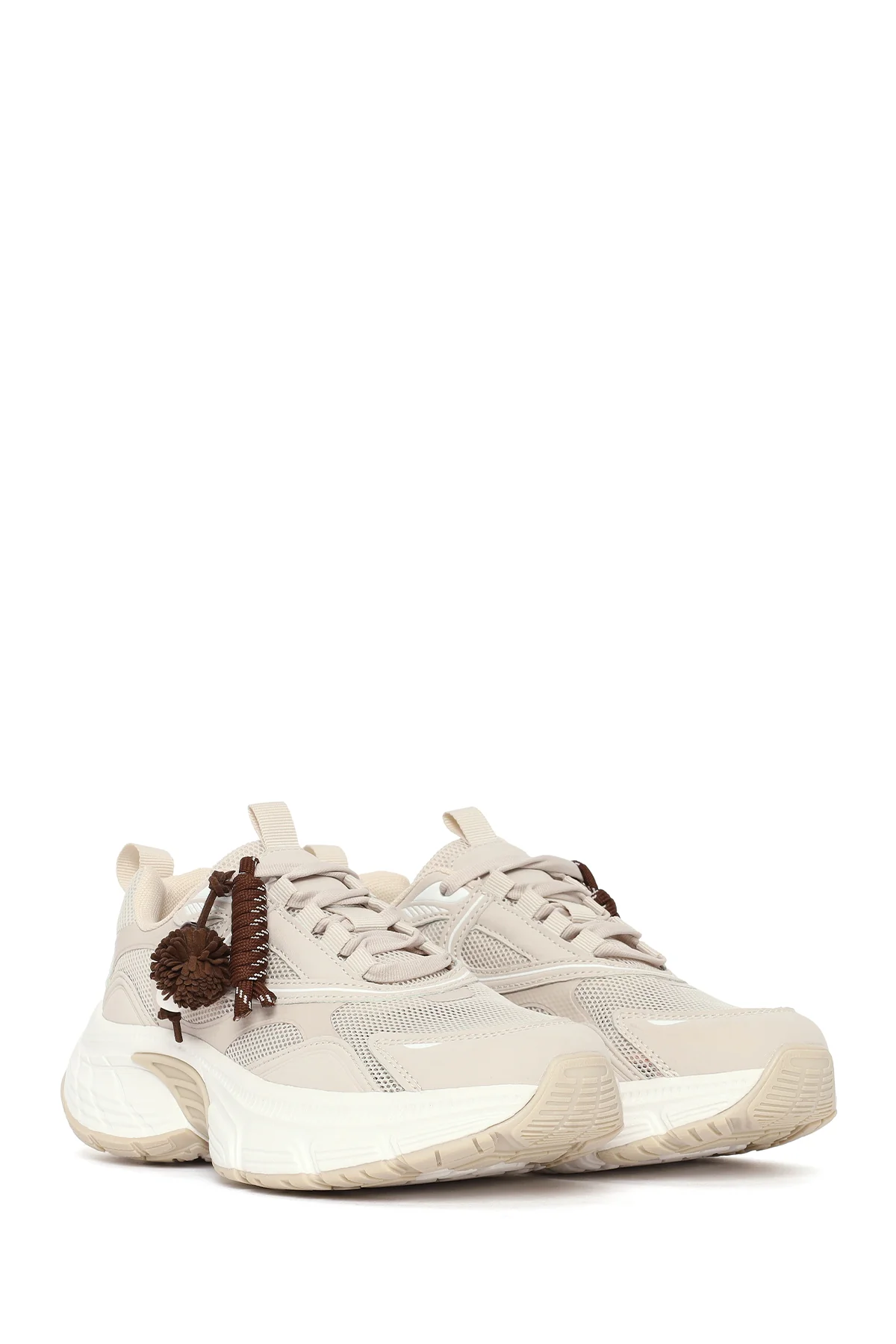 Kadın Bej Bağcıklı Kalın Tabanlı Charmlı Sneaker - Image 2