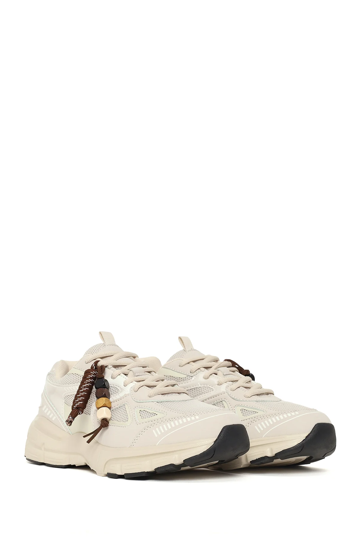 Kadın Bej Bağcıklı Kalın Tabanlı Charmlı Sneaker - Image 2
