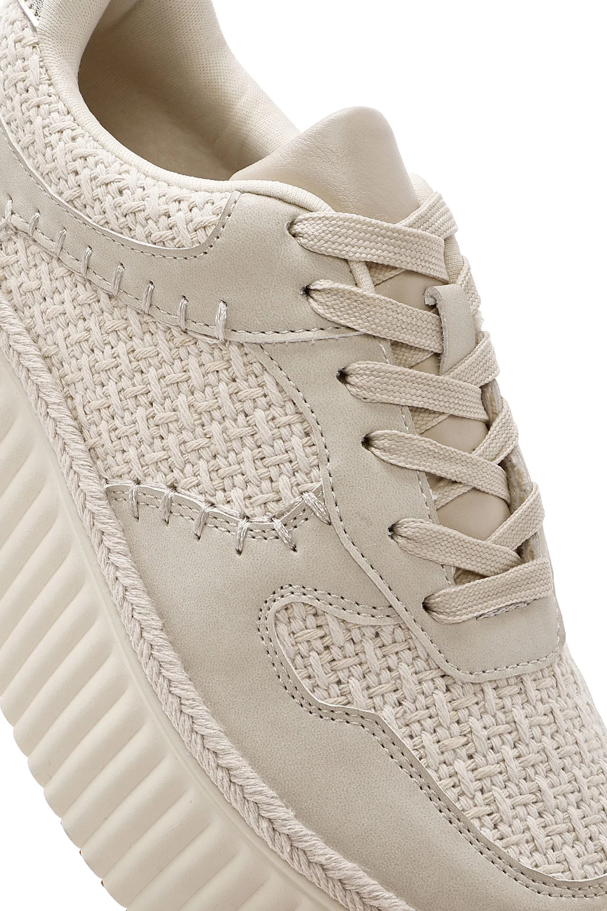 Kadın Bej Bağcıklı Kalın Tabanlı Örgülü Sneaker - Image 10