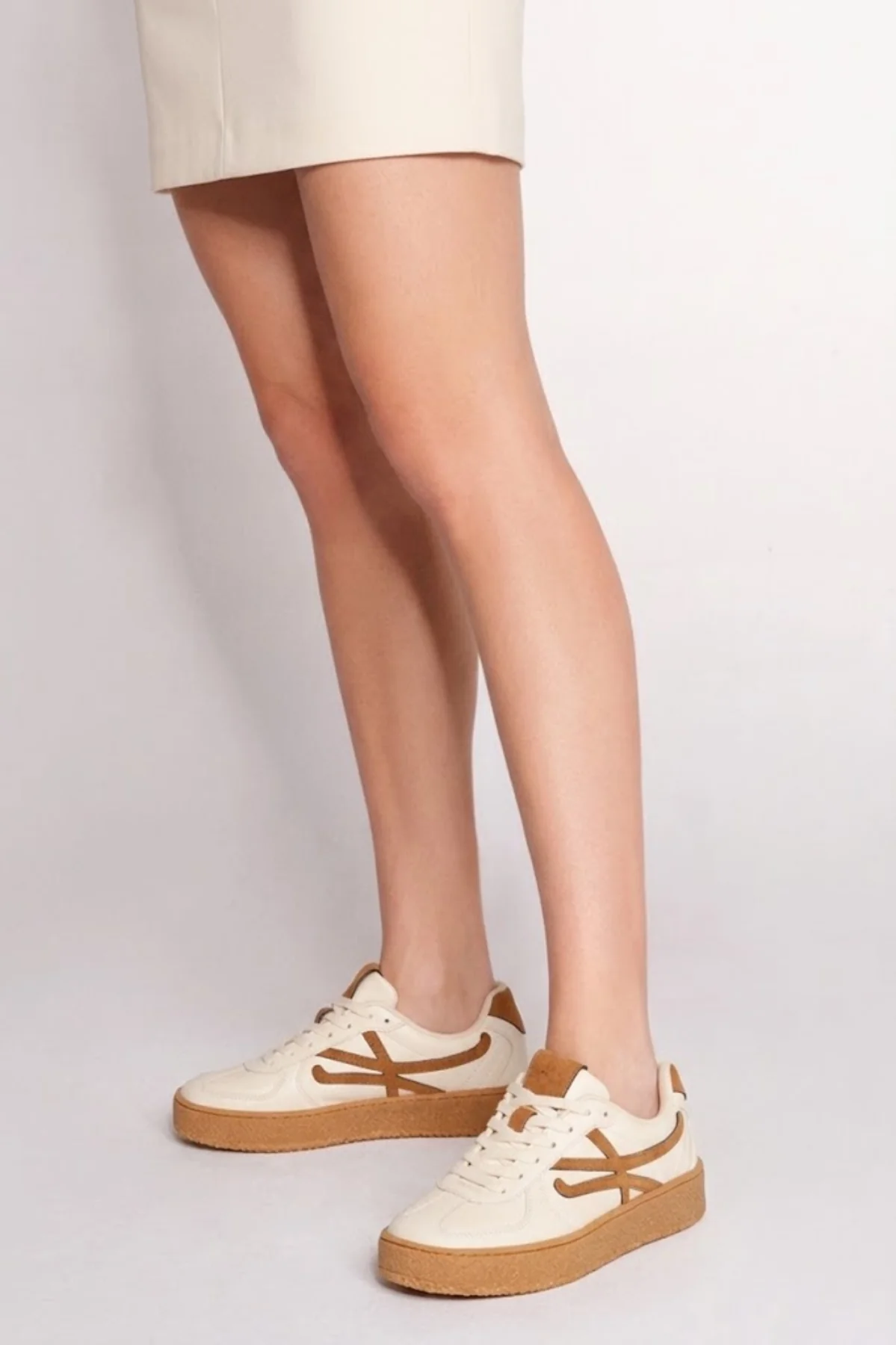 Kadın Bej Bağcıklı Kalın Tabanlı Sneaker - Image 2
