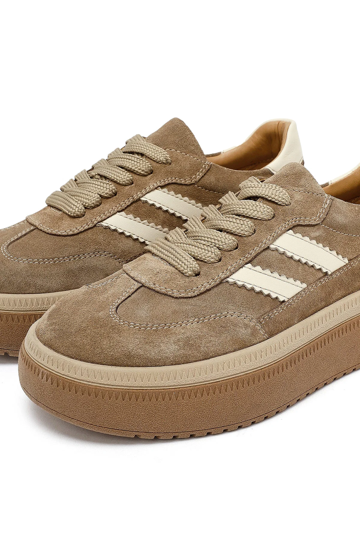 Kadın Bej Bağcıklı Kalın Tabanlı Süet Deri Sneaker - Image 9