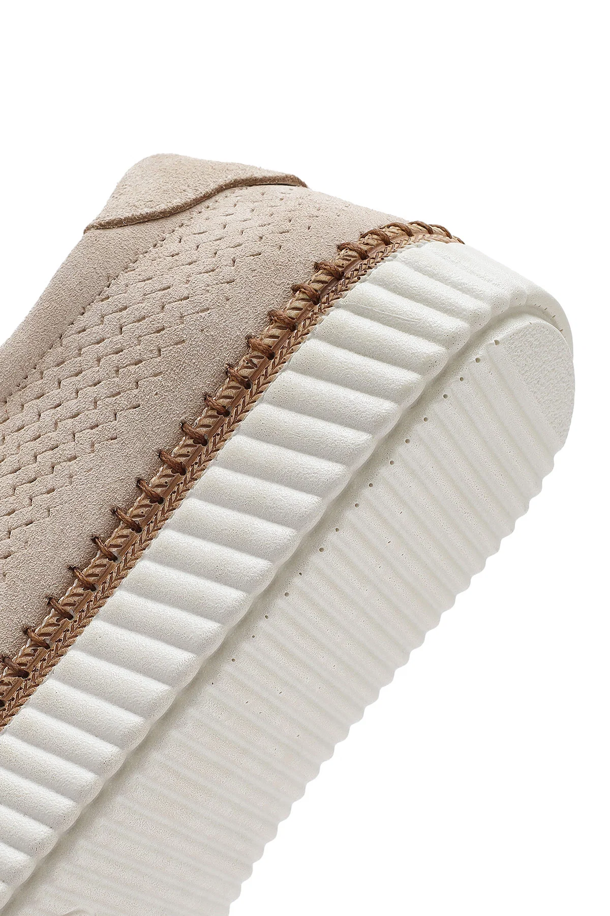 Kadın Bej Bağcıklı Kalın Tabanlı Süet Deri Sneaker - Image 8
