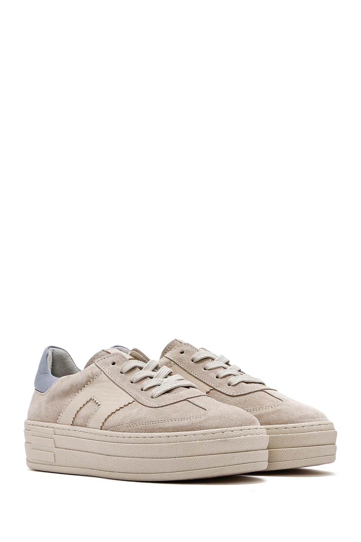 Kadın Bej Bağcıklı Süet Deri Sneaker - Image 3
