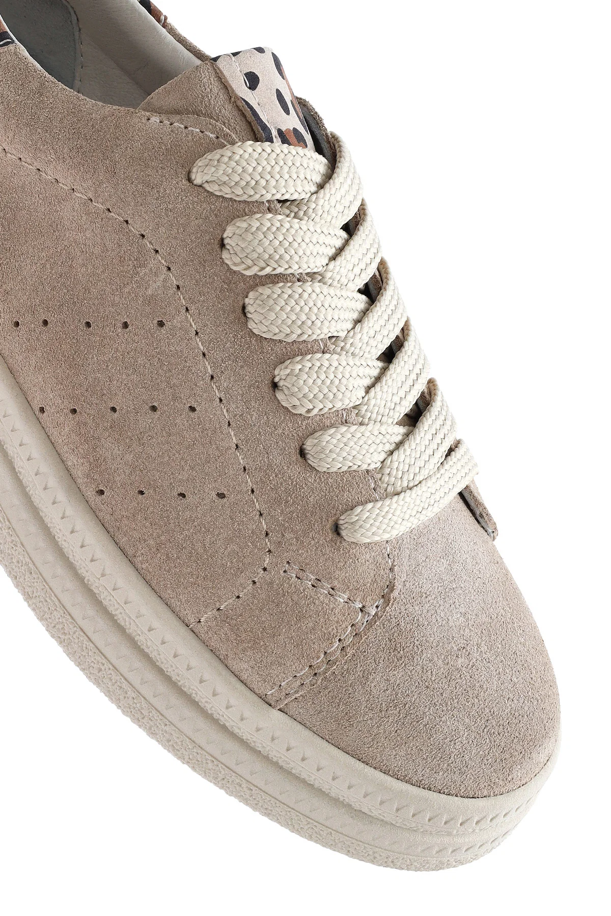 Kadın Bej Bağcıklı Süet Deri Sneaker - Image 10