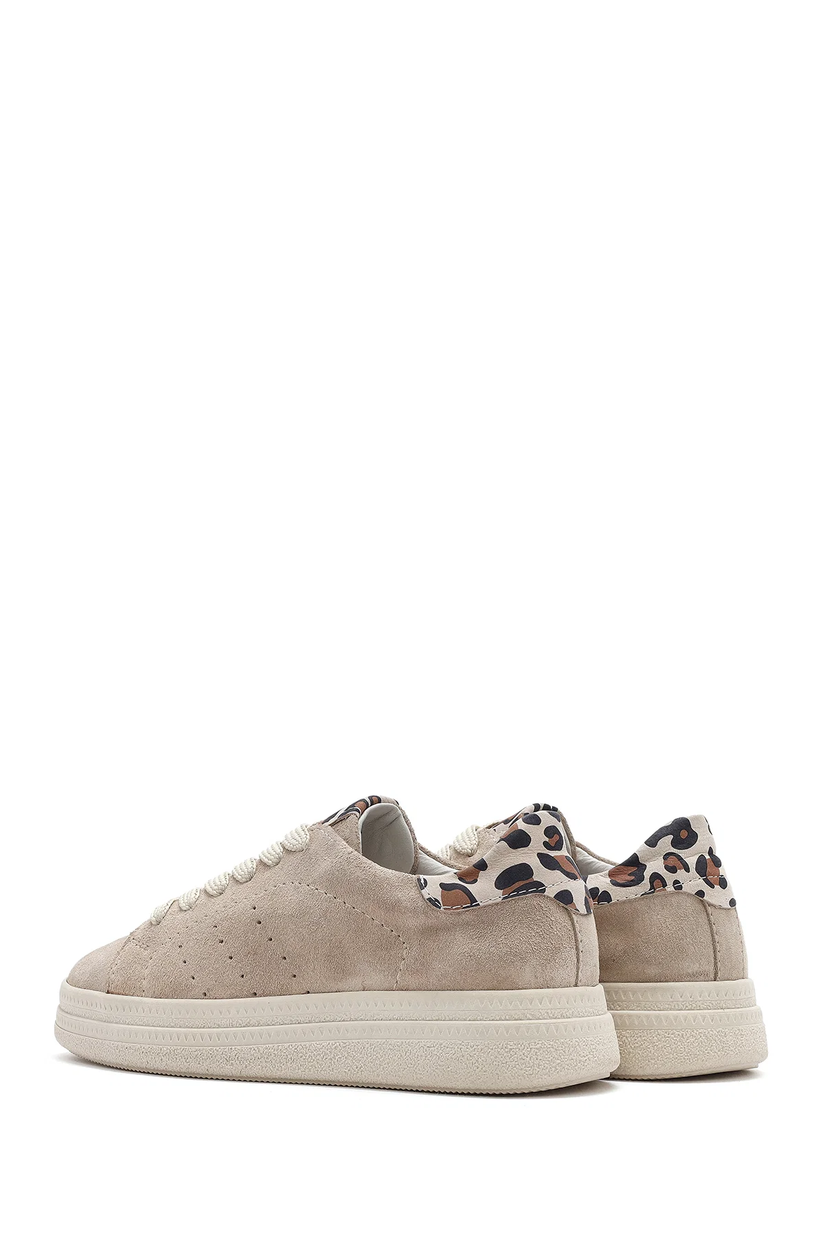 Kadın Bej Bağcıklı Süet Deri Sneaker - Image 5