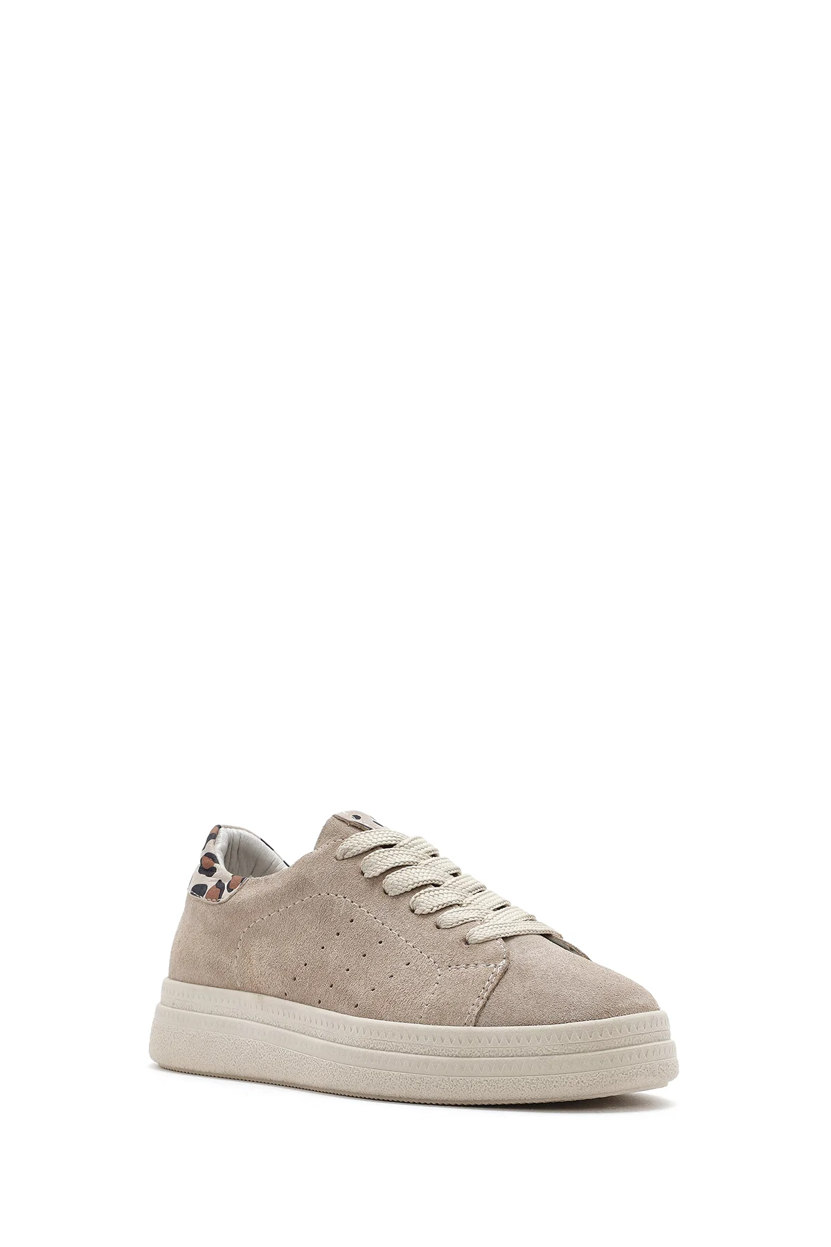 Kadın Bej Bağcıklı Süet Deri Sneaker - Image 6