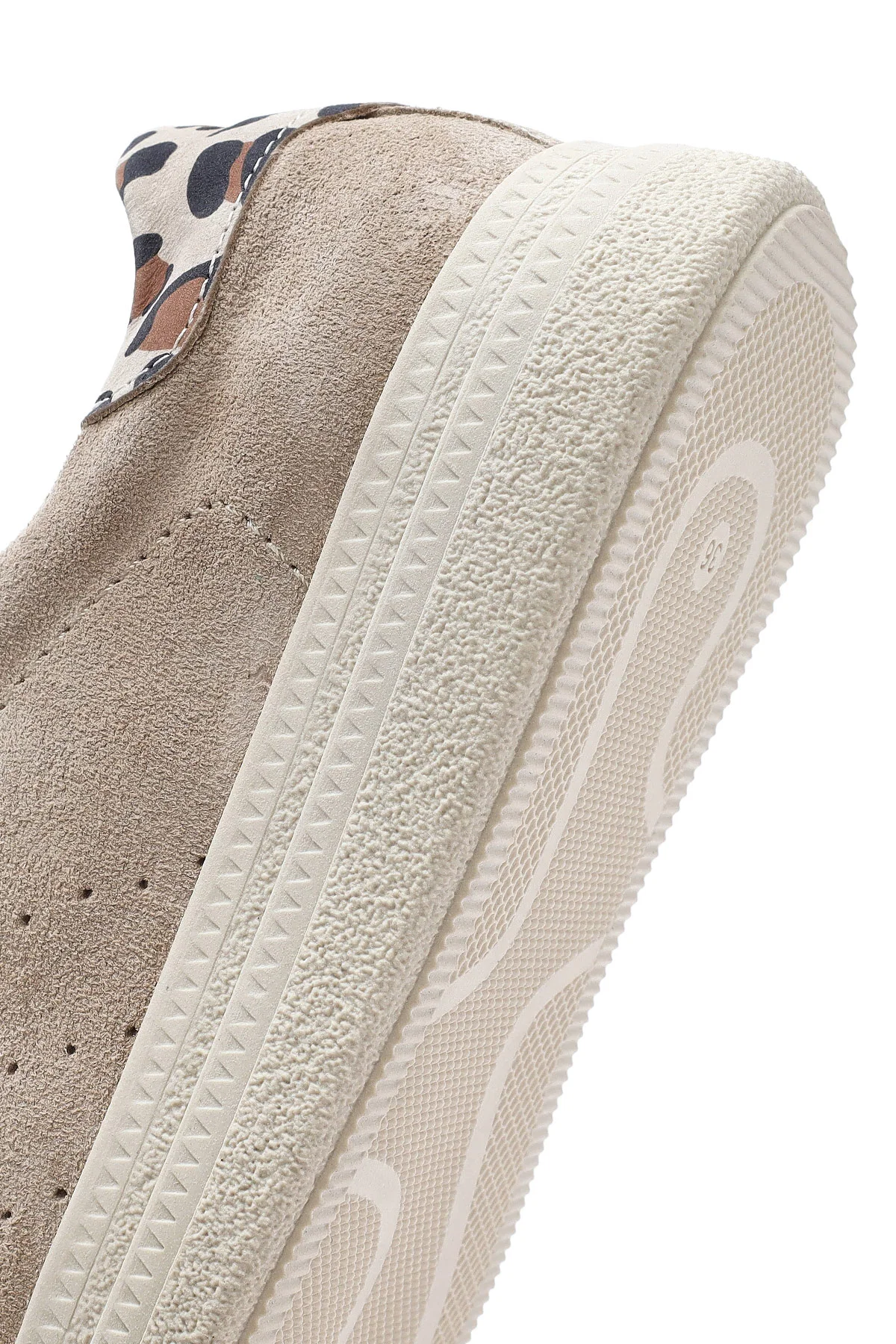 Kadın Bej Bağcıklı Süet Deri Sneaker - Image 8