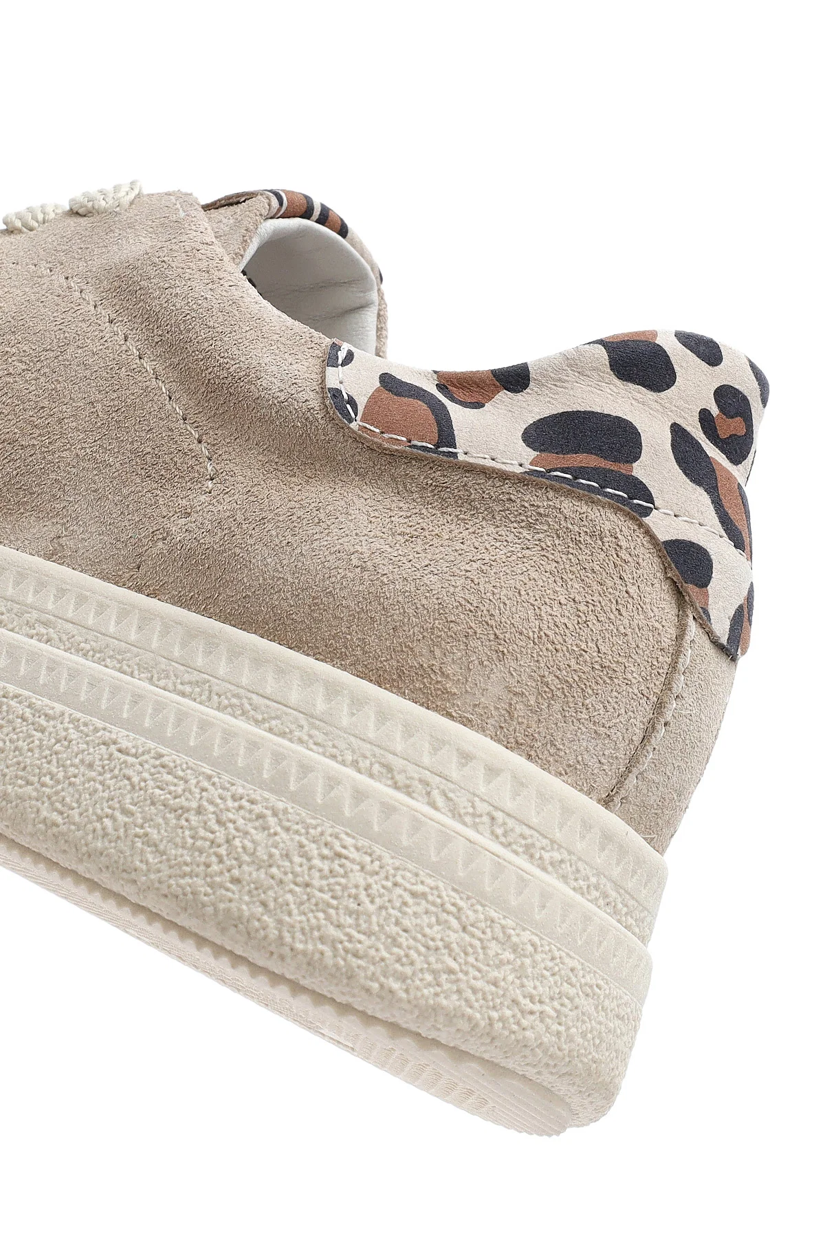 Kadın Bej Bağcıklı Süet Deri Sneaker - Image 9
