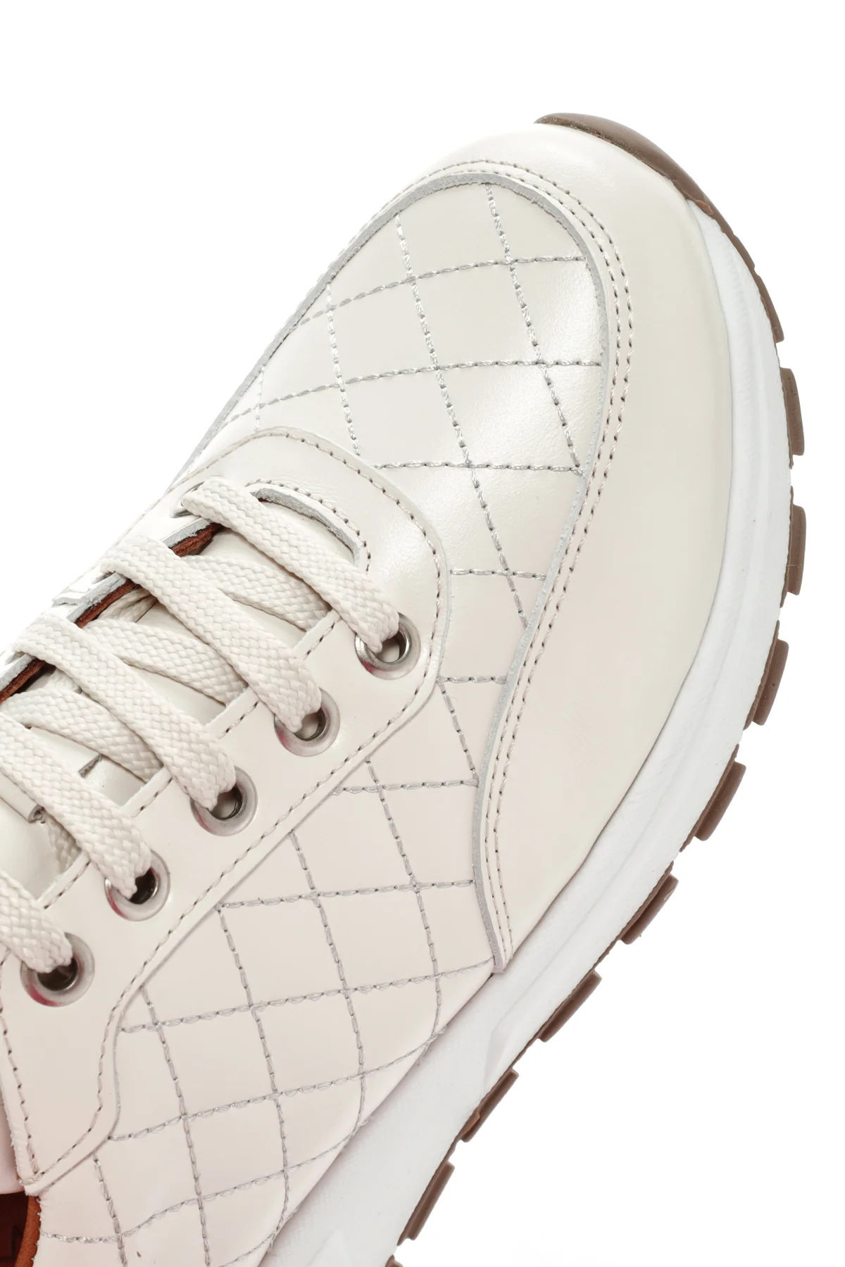 Kadın Bej Deri Kapitone Sneaker - Image 10