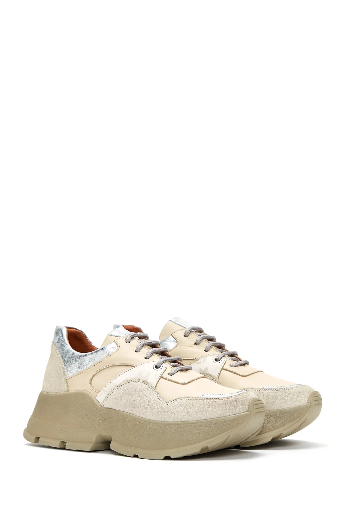 Kadın Bej Deri Süet Detaylı Kalın Tabanlı Sneaker - Image 3