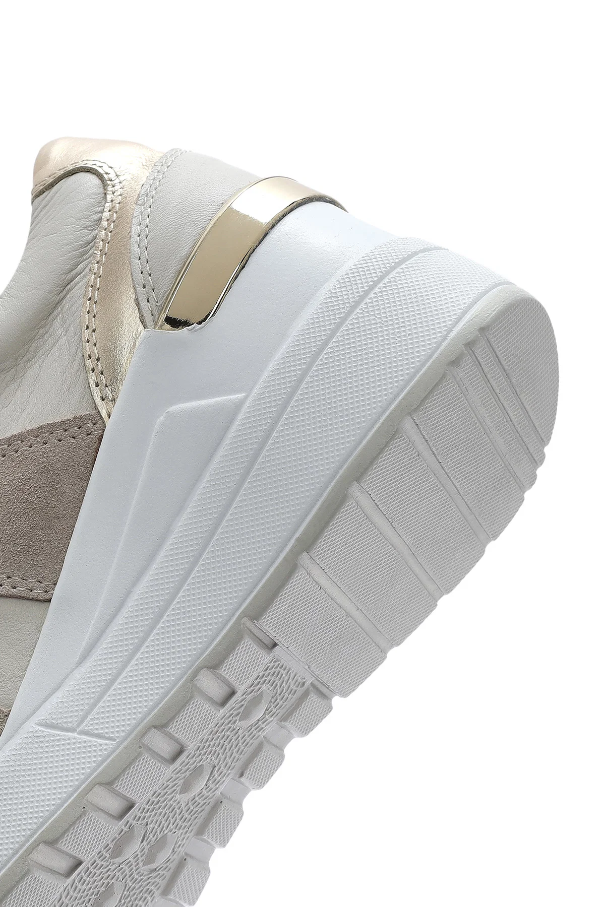 Kadın Bej Dolgu Topuklu Yandan Fermuarlı Deri Sneaker - Image 8