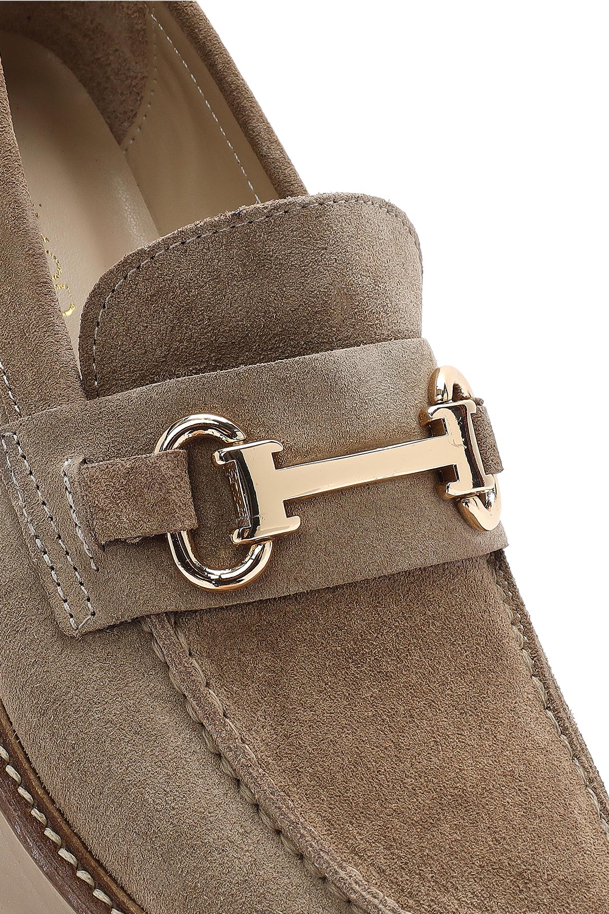 Kadın Bej Kalın Tabanlı Aksesuarlı Süet Deri Maskülen Loafer - Image 9