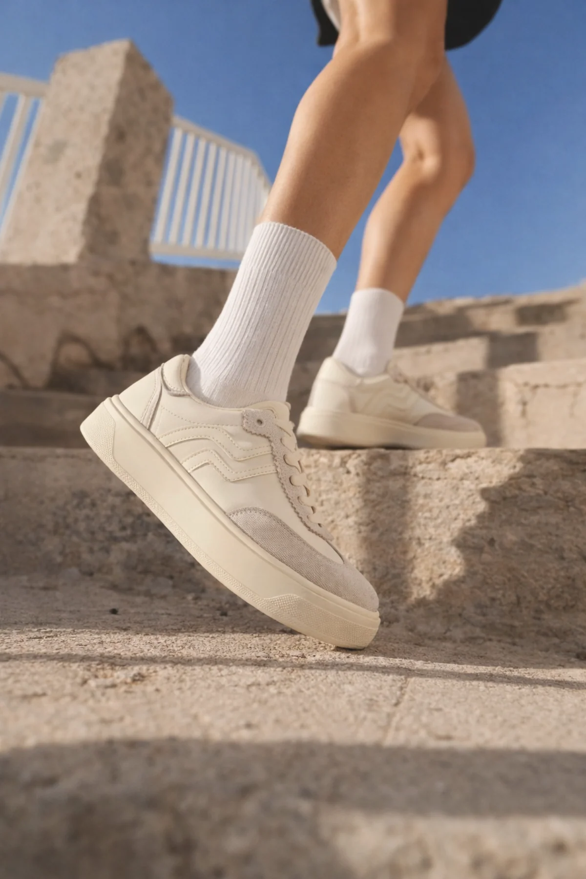 Kadın Bej Kalın Tabanlı Bağcıklı Sneaker - Image 2