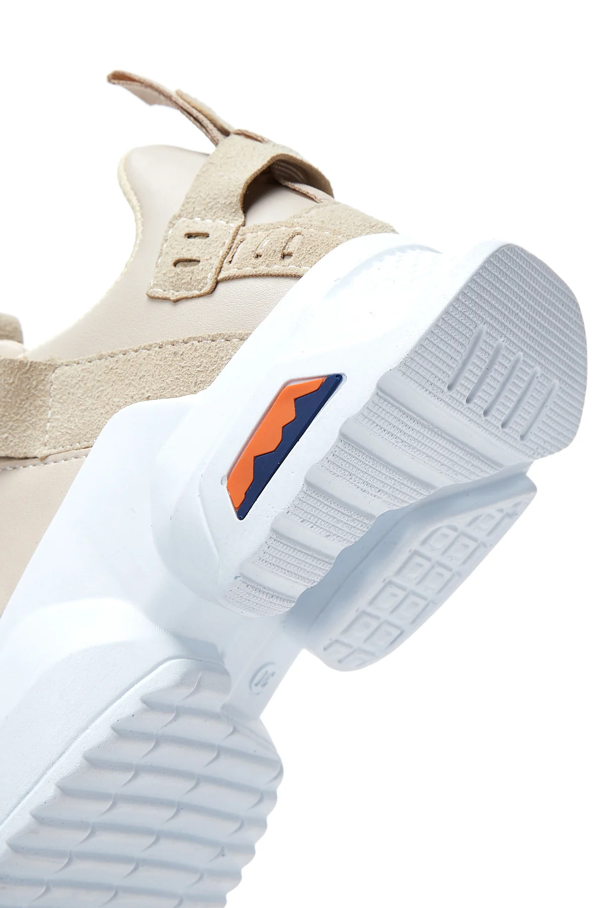 Kadın Bej Yüksek Taban Sneaker - Image 7