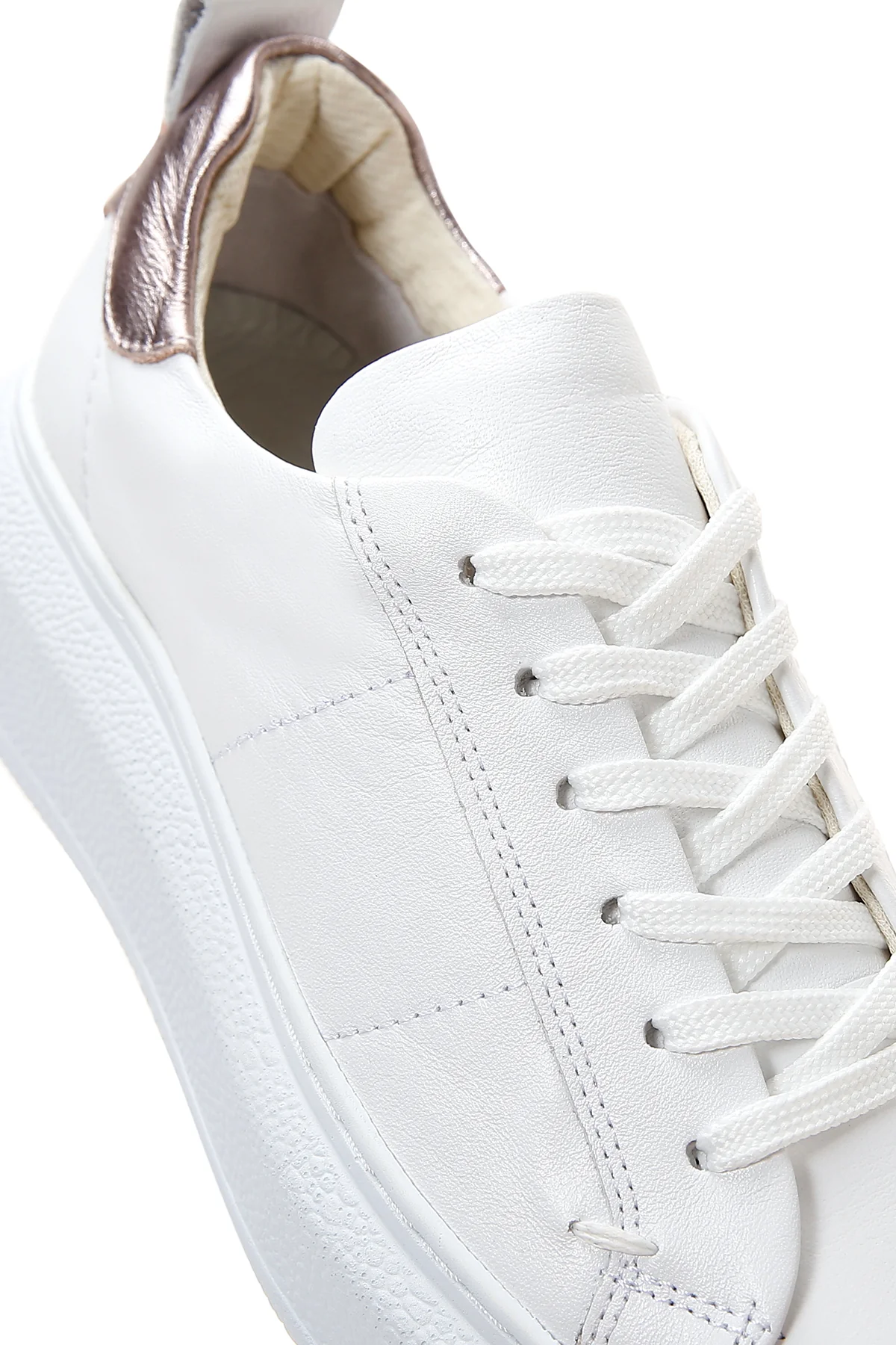 Kadın Beyaz Bağcıklı Deri Sneaker - Image 8